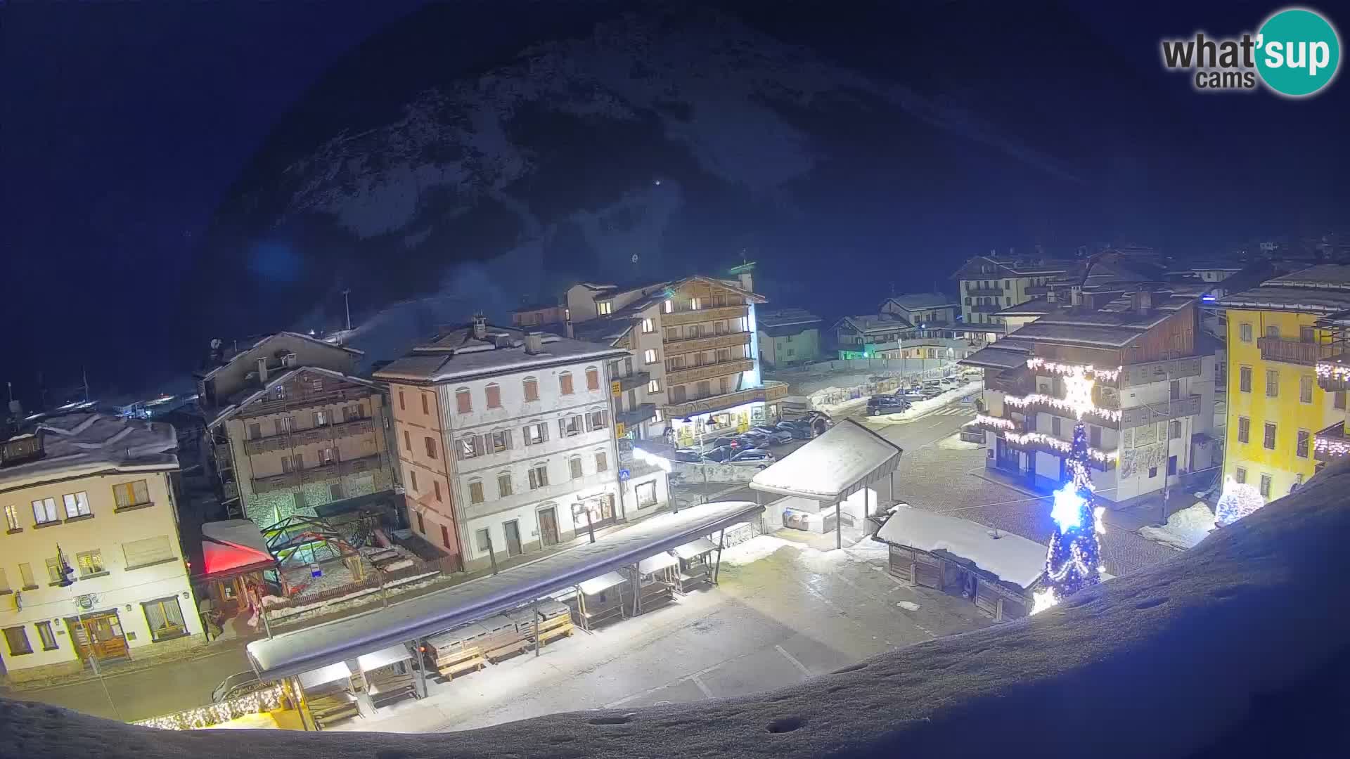 Piazza centrale di Forni di Sopra