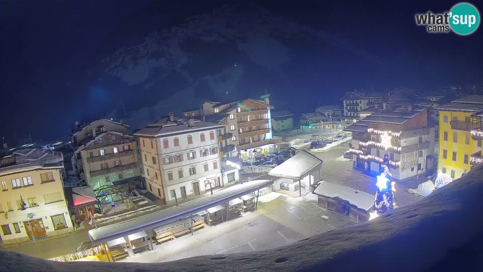 Piazza centrale di Forni di Sopra