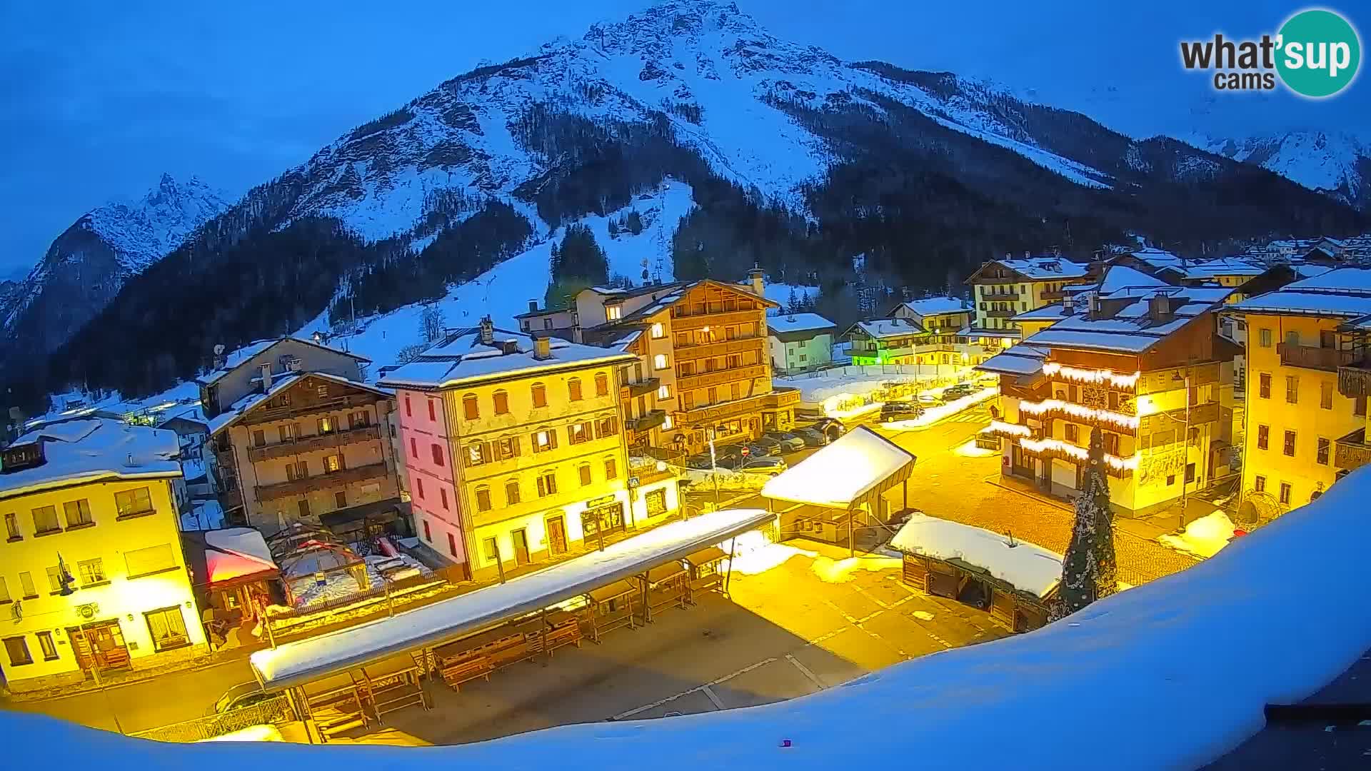 Piazza centrale di Forni di Sopra