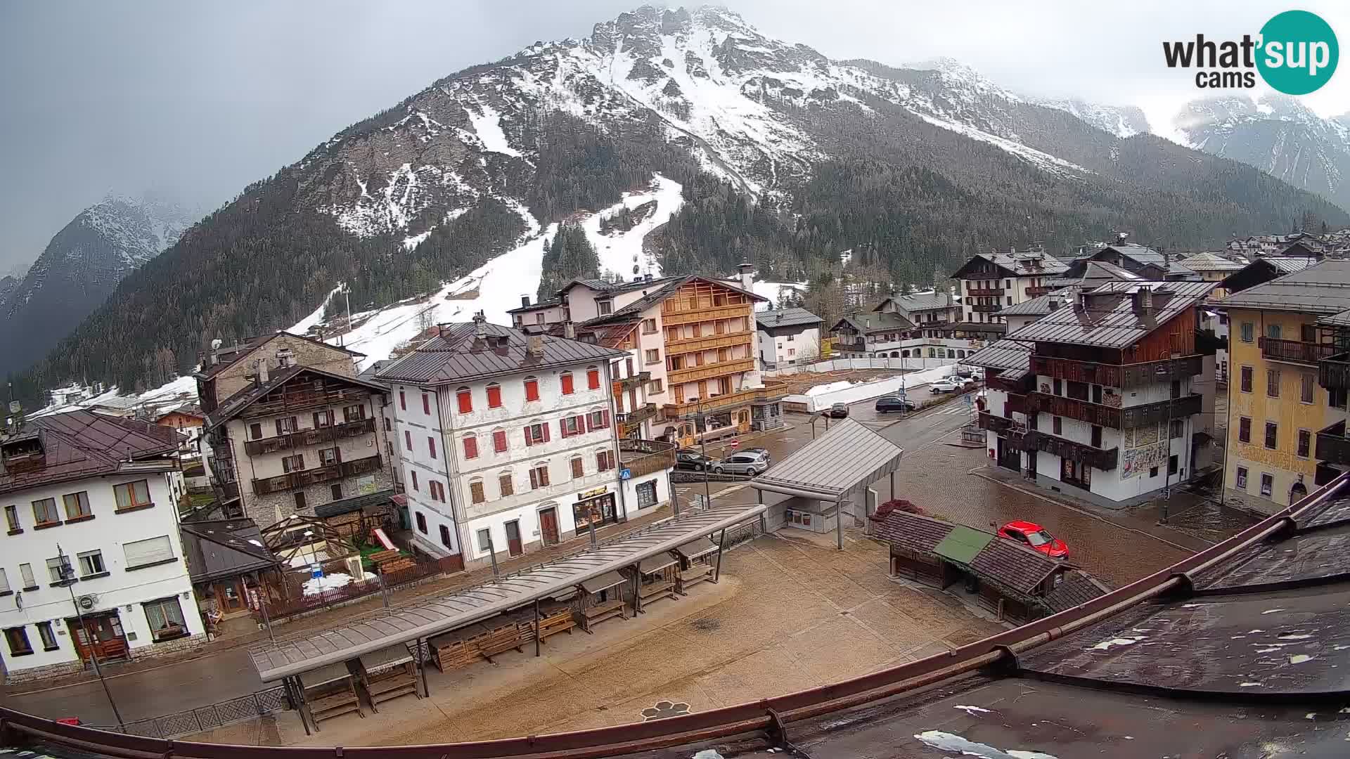 Piazza centrale di Forni di Sopra