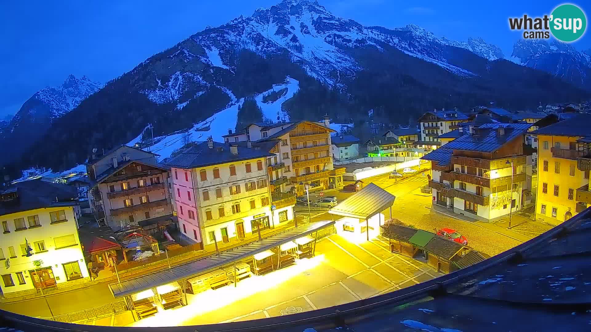 Piazza centrale di Forni di Sopra