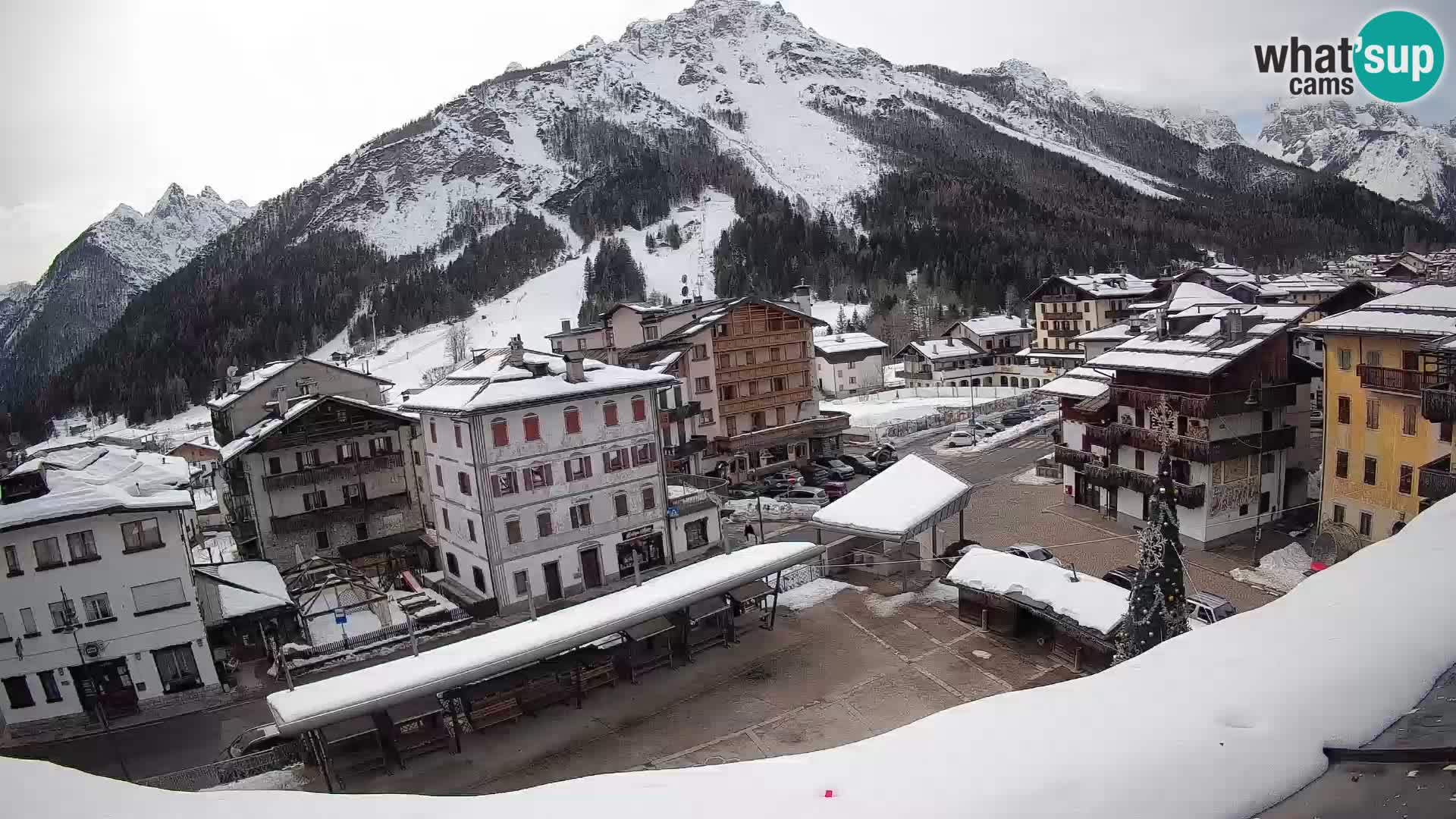 Piazza centrale di Forni di Sopra