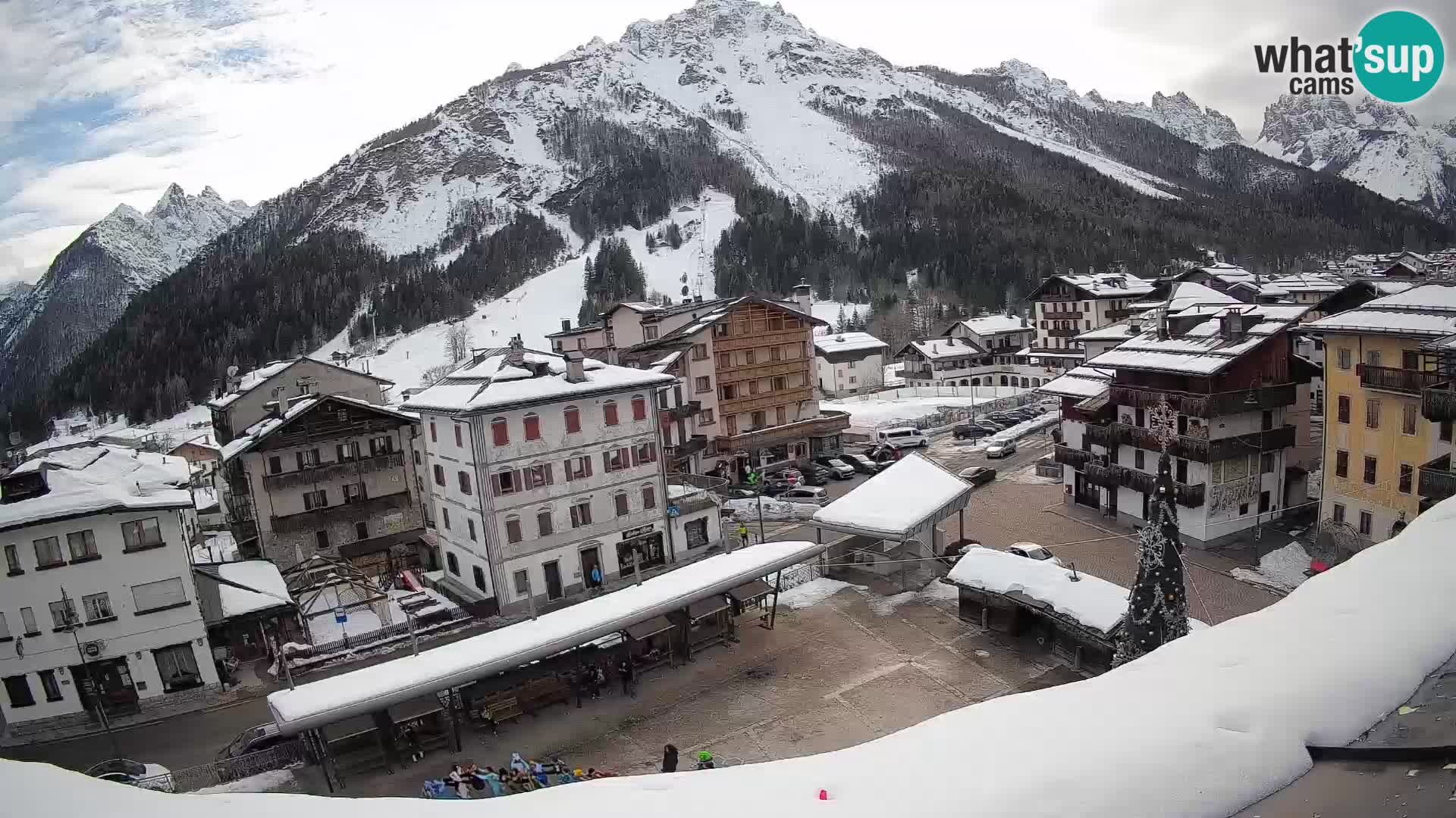 Piazza centrale di Forni di Sopra