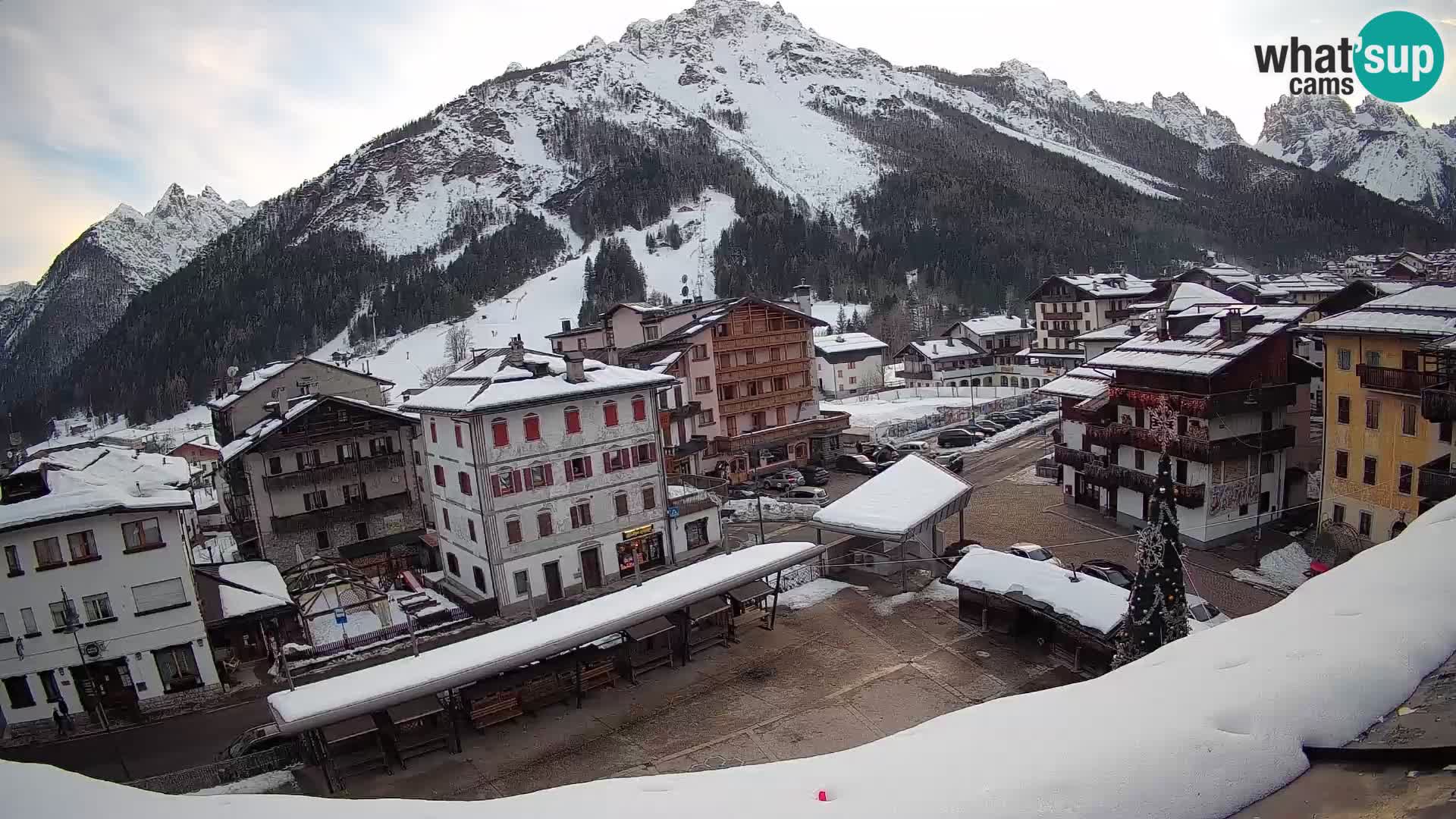 Piazza centrale di Forni di Sopra