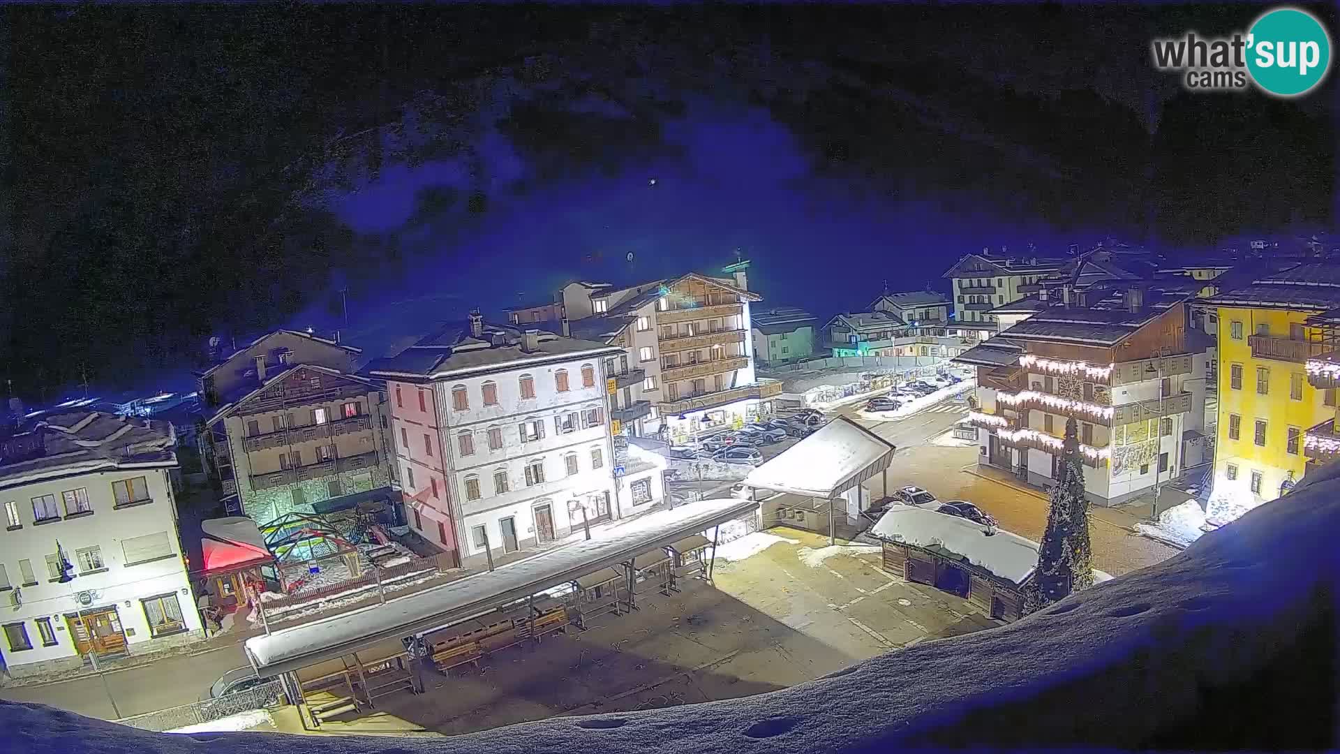 Piazza centrale di Forni di Sopra