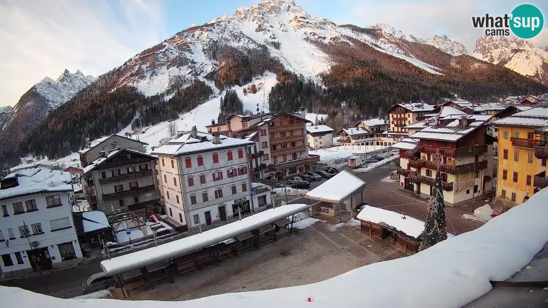 Piazza centrale di Forni di Sopra