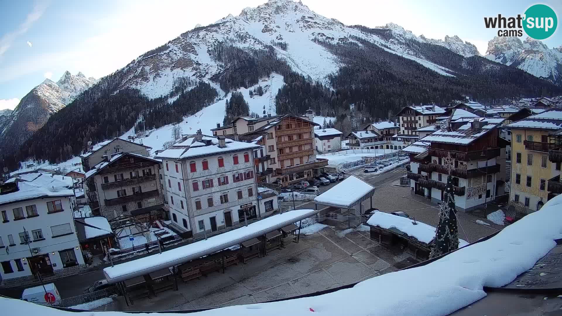 Piazza centrale di Forni di Sopra