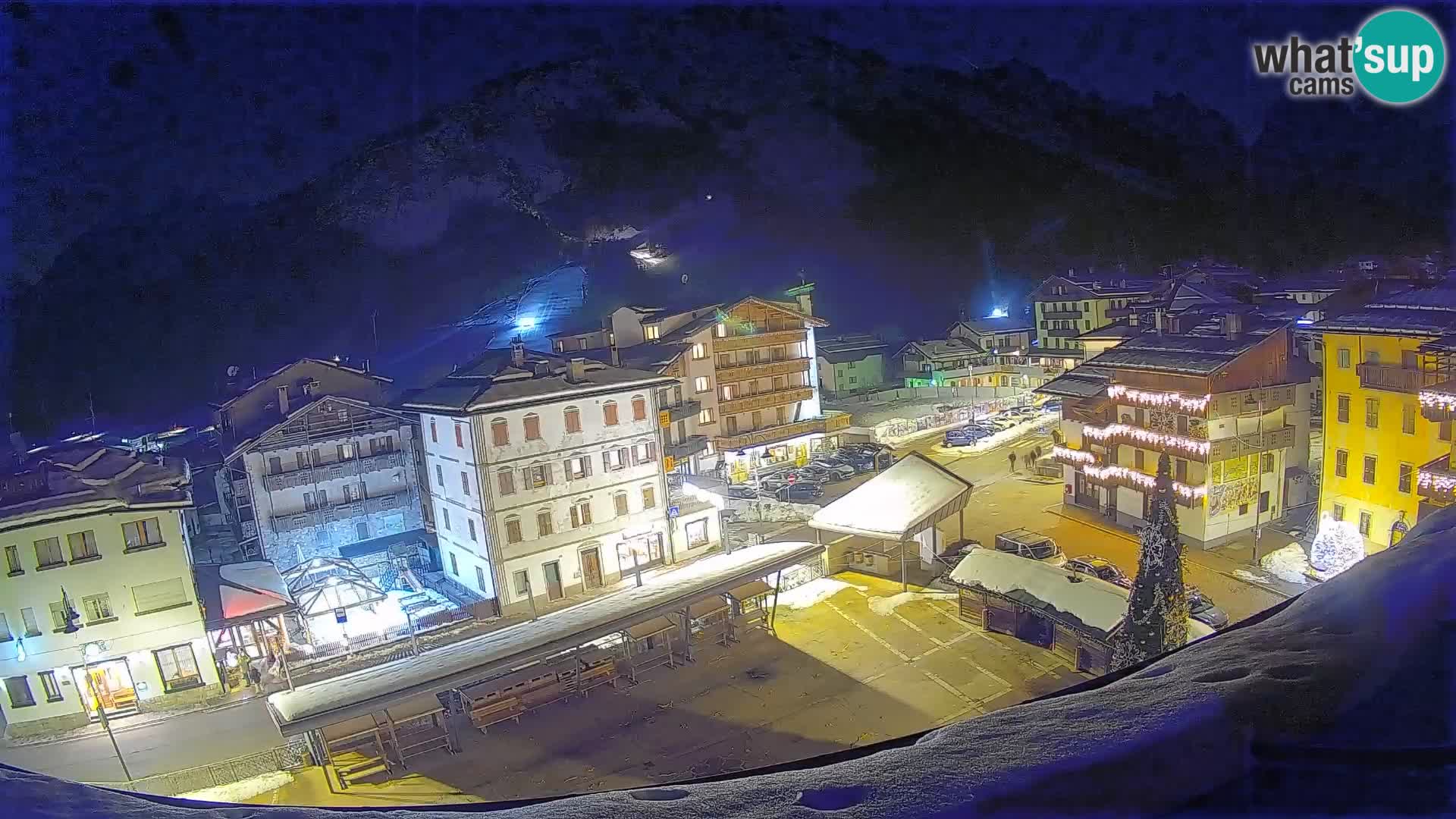 Piazza centrale di Forni di Sopra