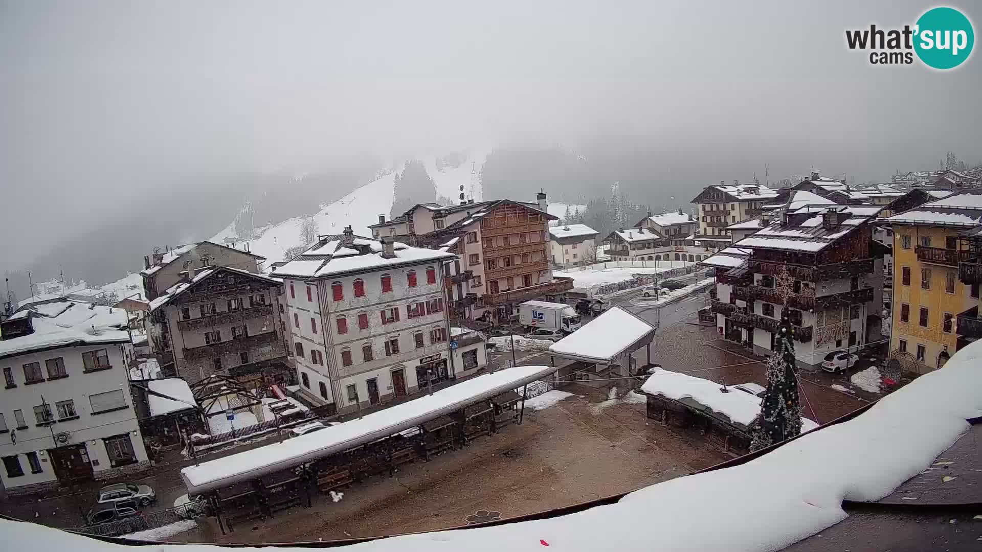 Piazza centrale di Forni di Sopra