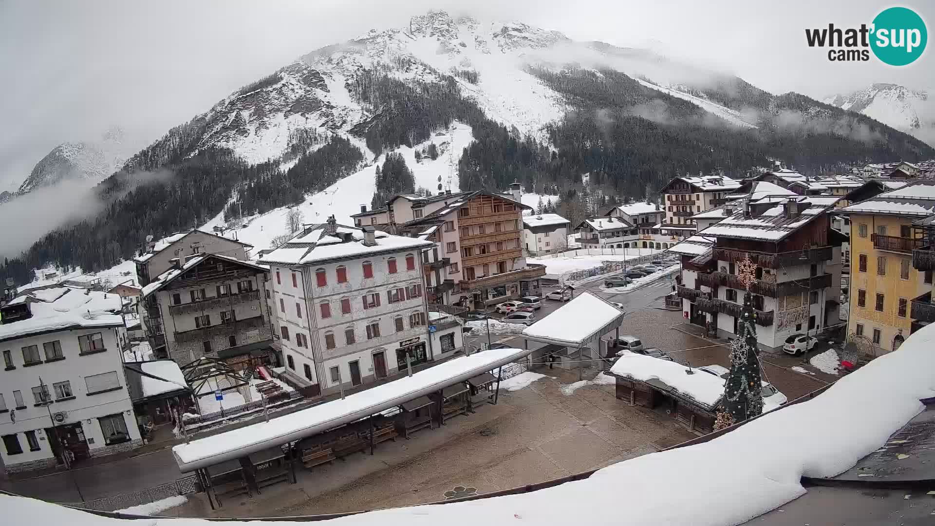 Plaza principal de Forni di Sopra