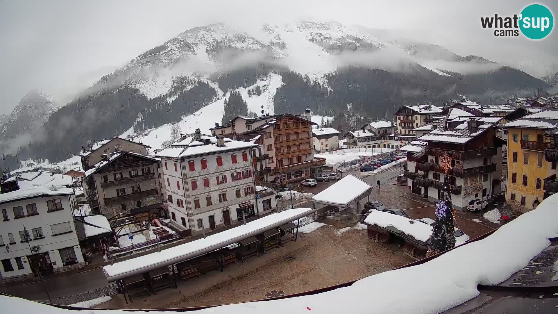 Plaza principal de Forni di Sopra