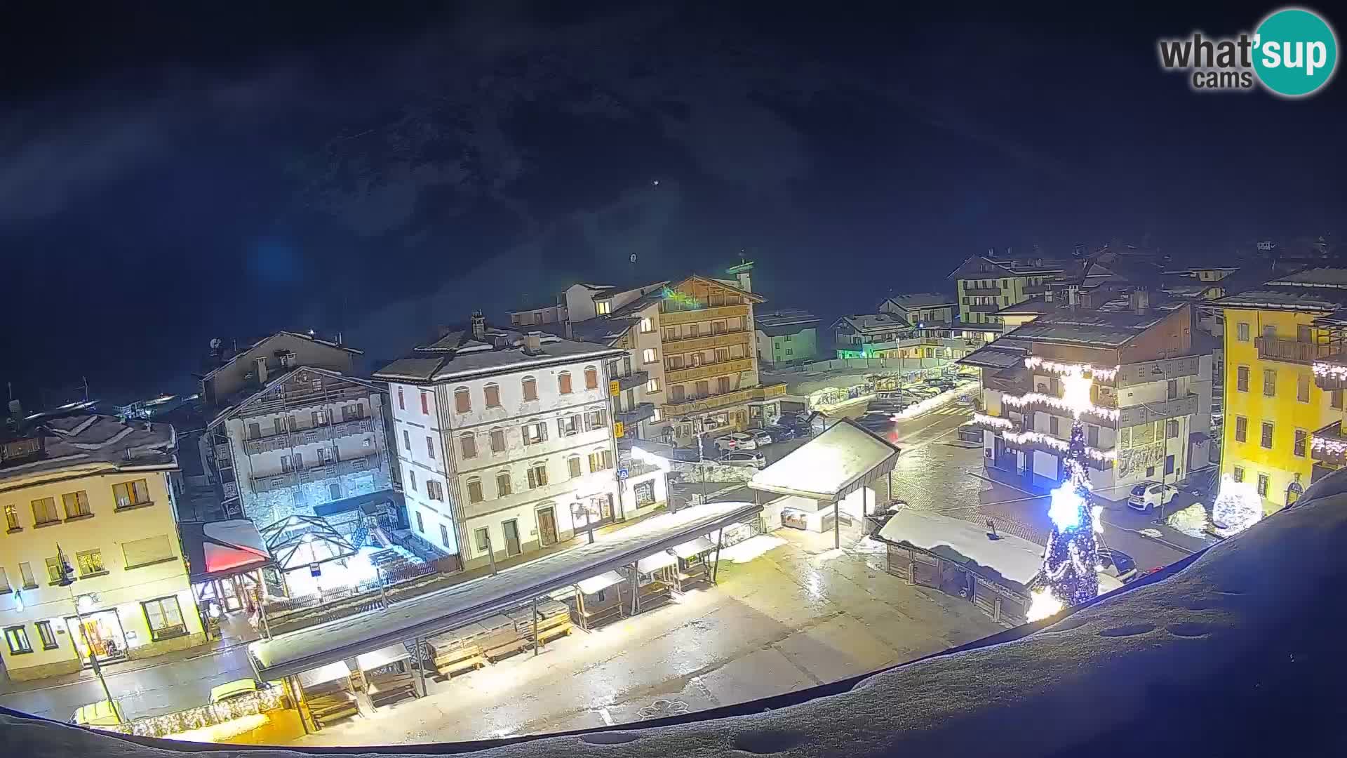 Piazza centrale di Forni di Sopra