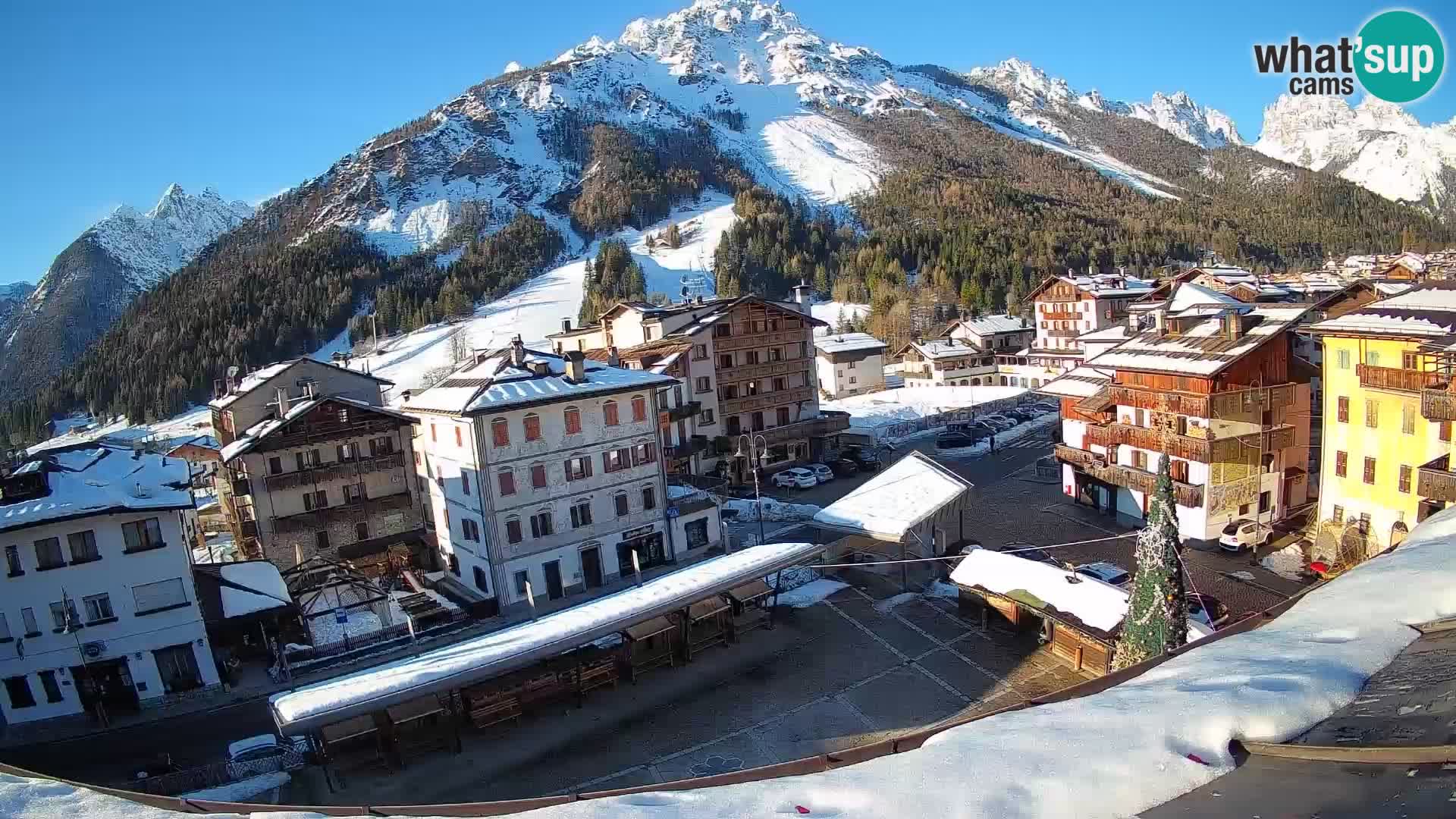 Plaza principal de Forni di Sopra