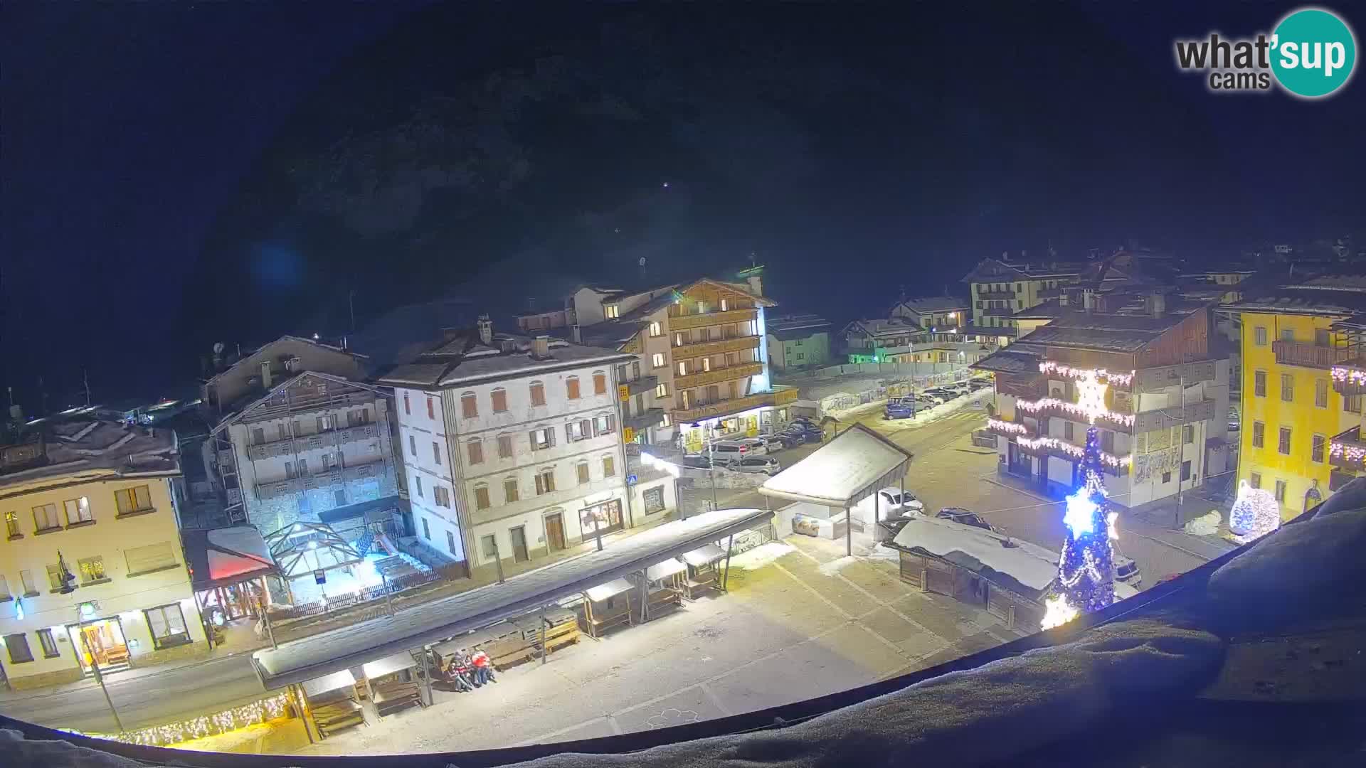 Piazza centrale di Forni di Sopra