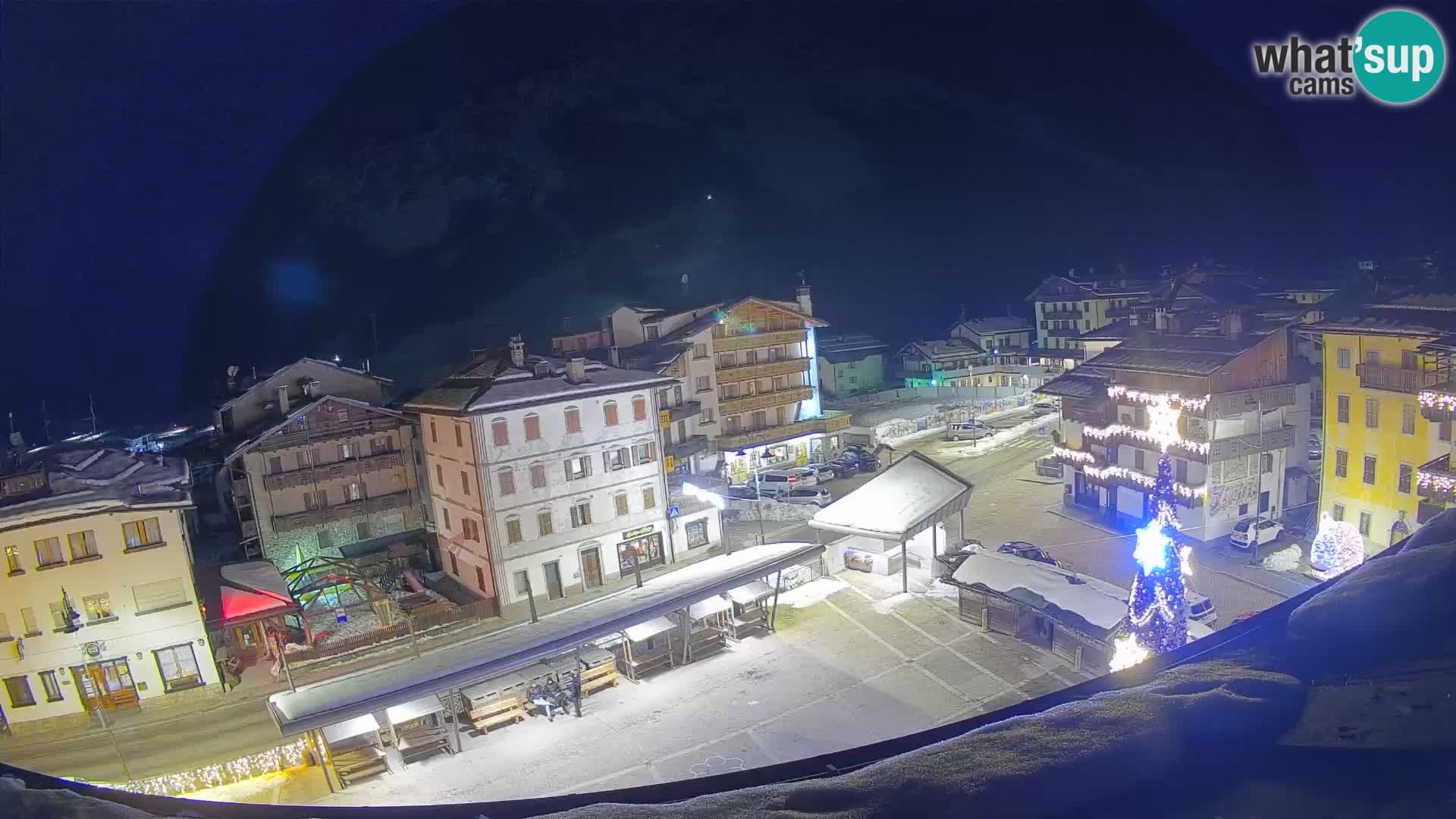 Piazza centrale di Forni di Sopra