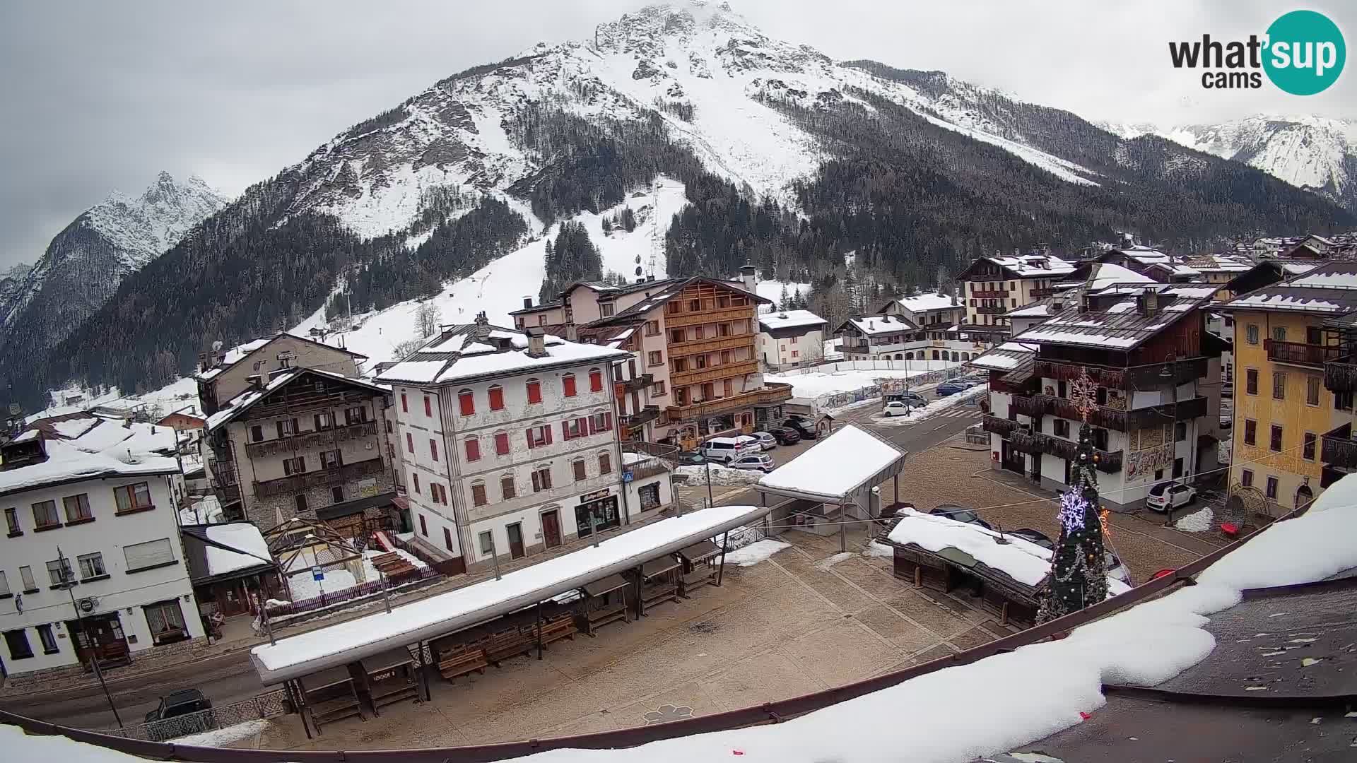 Piazza centrale di Forni di Sopra