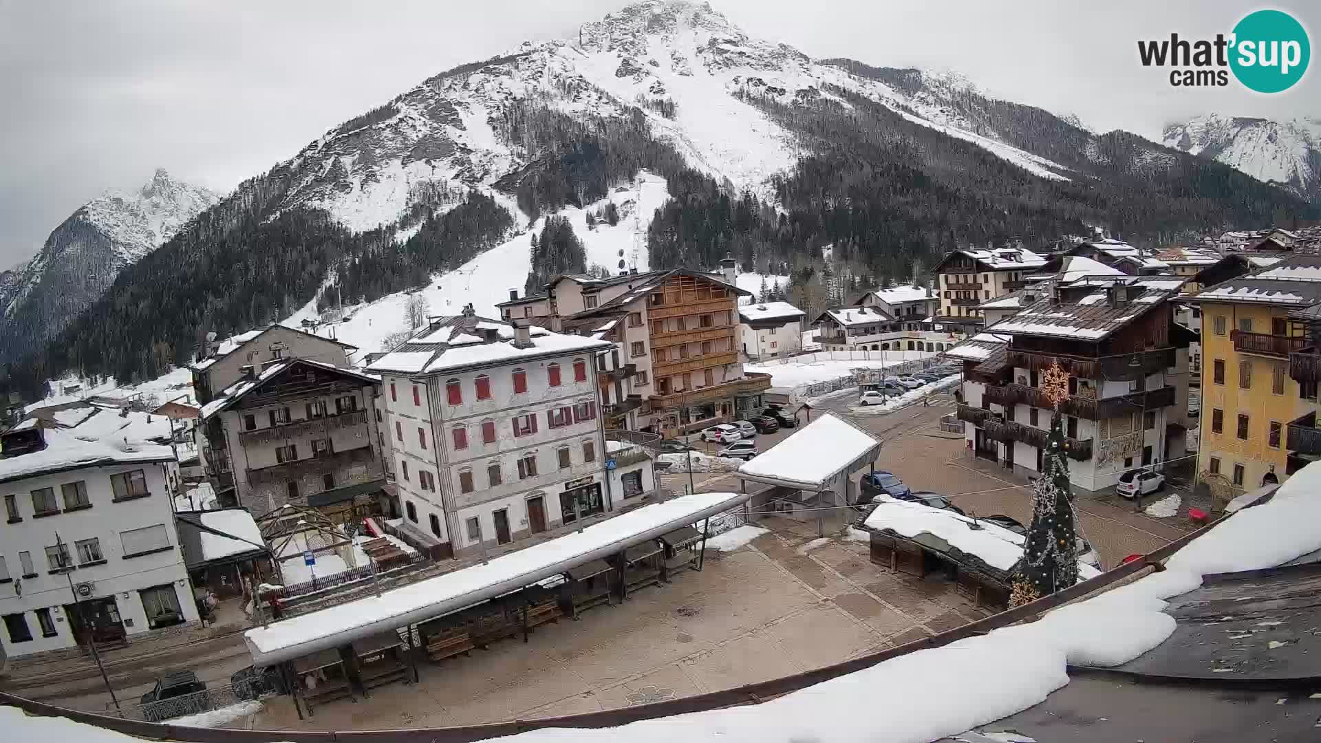 Piazza centrale di Forni di Sopra