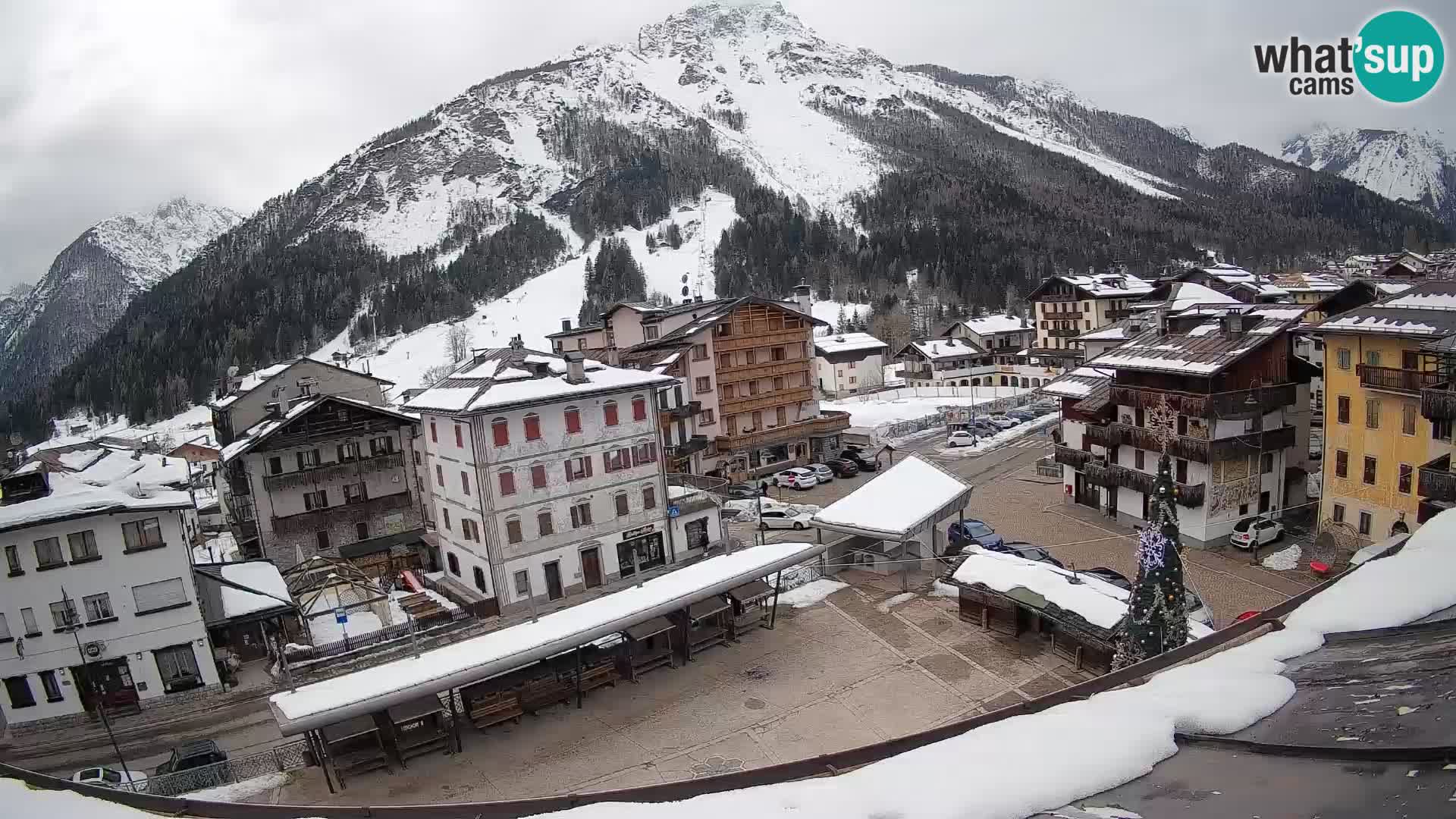 Piazza centrale di Forni di Sopra