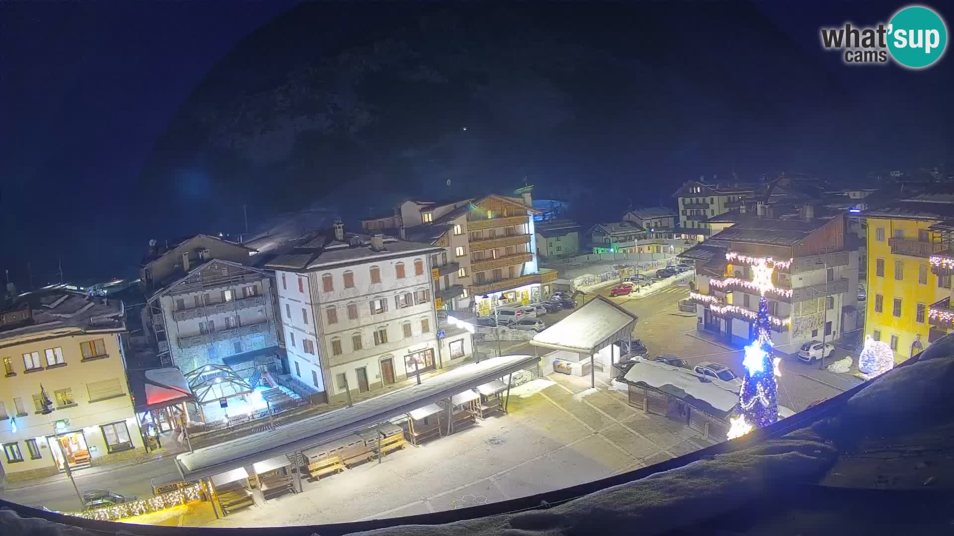 Plaza principal de Forni di Sopra