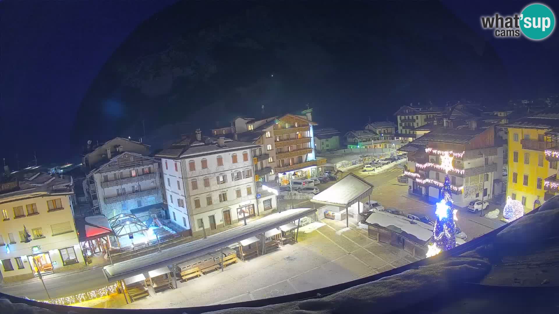 Plaza principal de Forni di Sopra