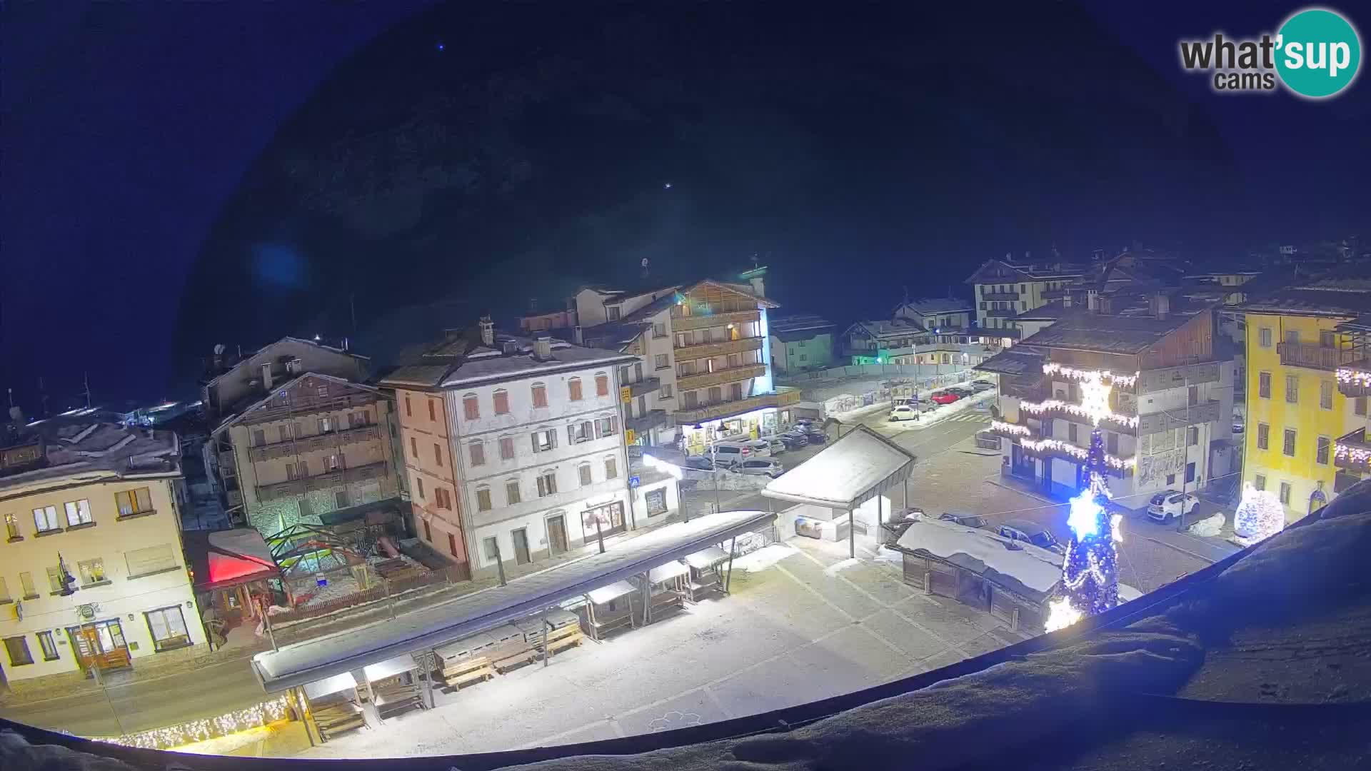 Plaza principal de Forni di Sopra