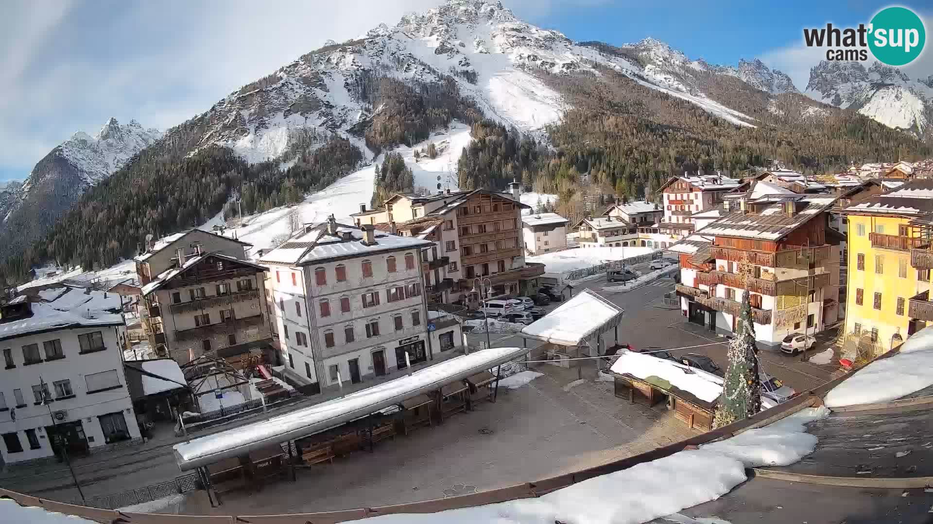 Piazza centrale di Forni di Sopra