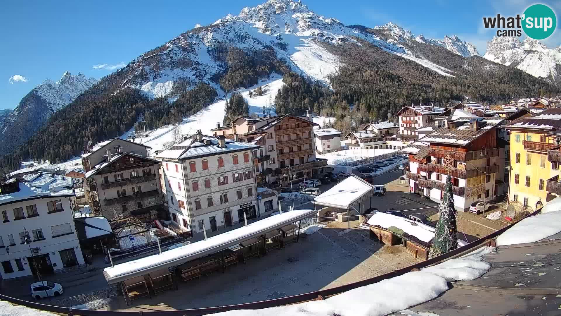 Piazza centrale di Forni di Sopra