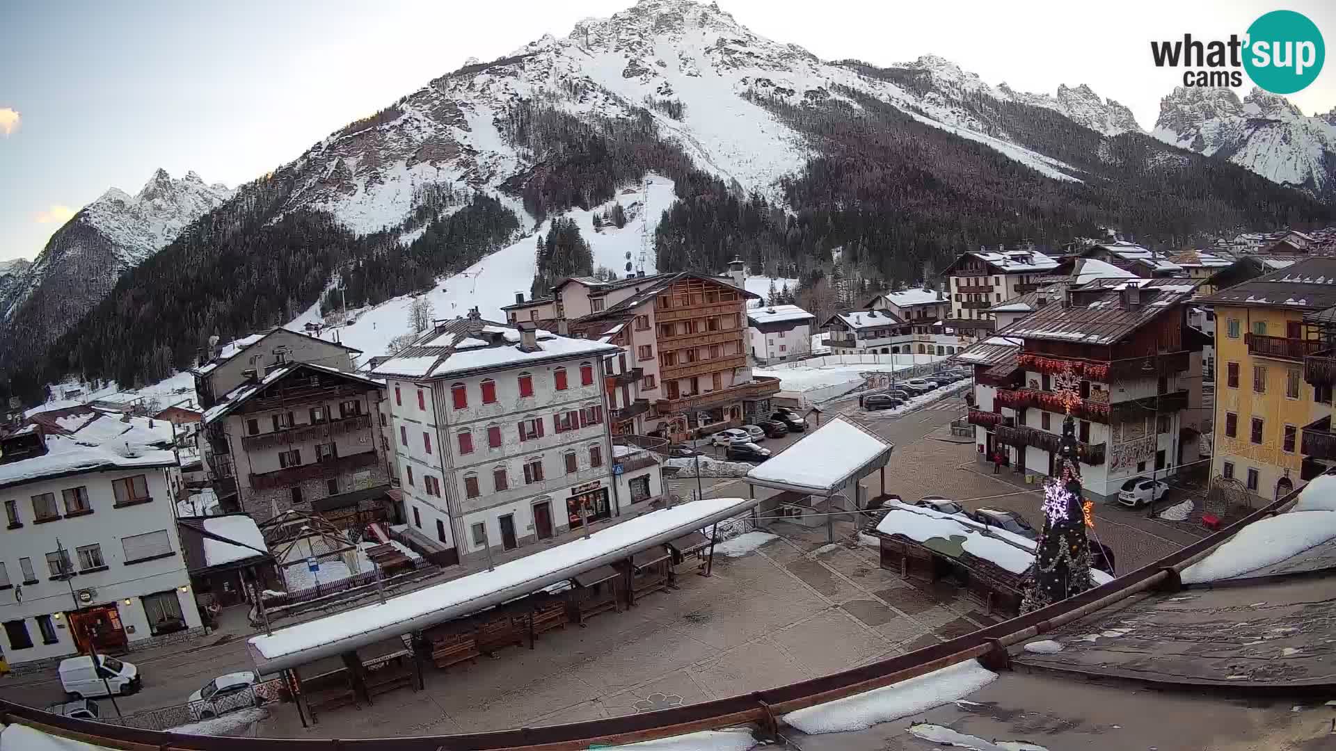Piazza centrale di Forni di Sopra