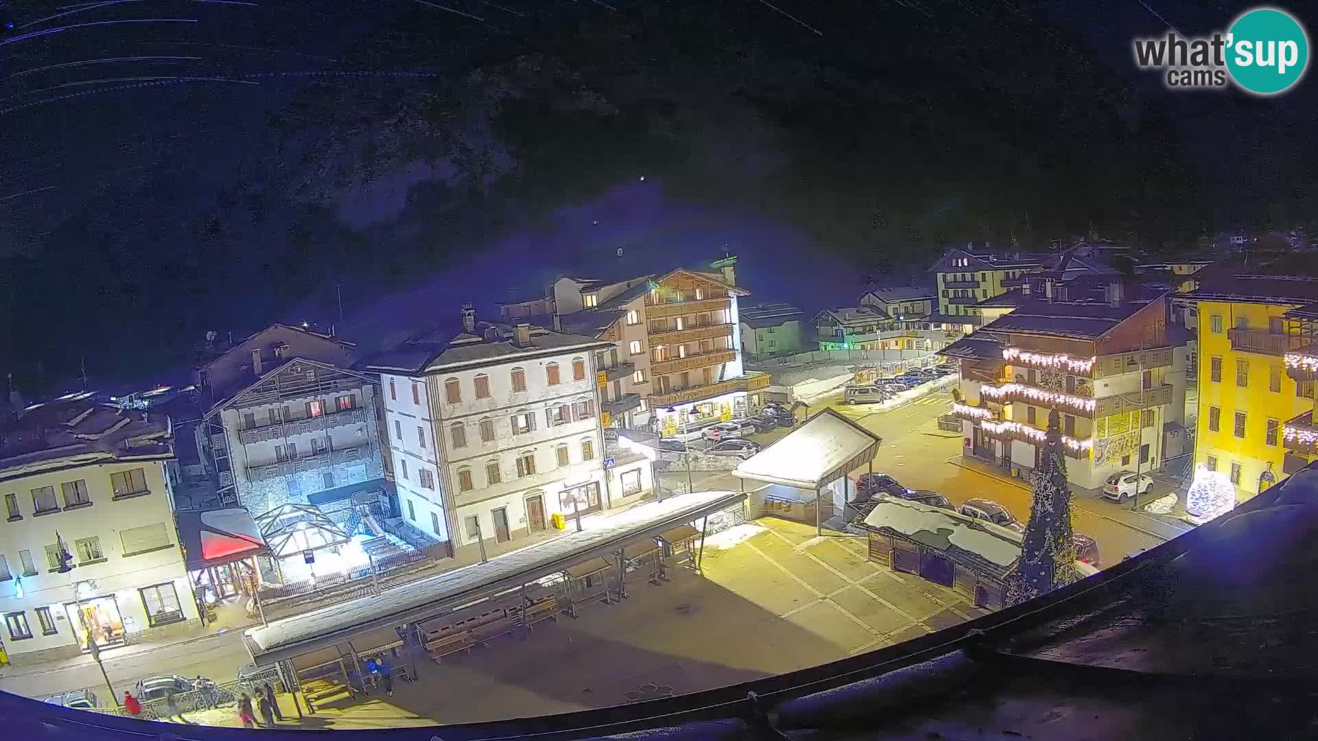 Piazza centrale di Forni di Sopra