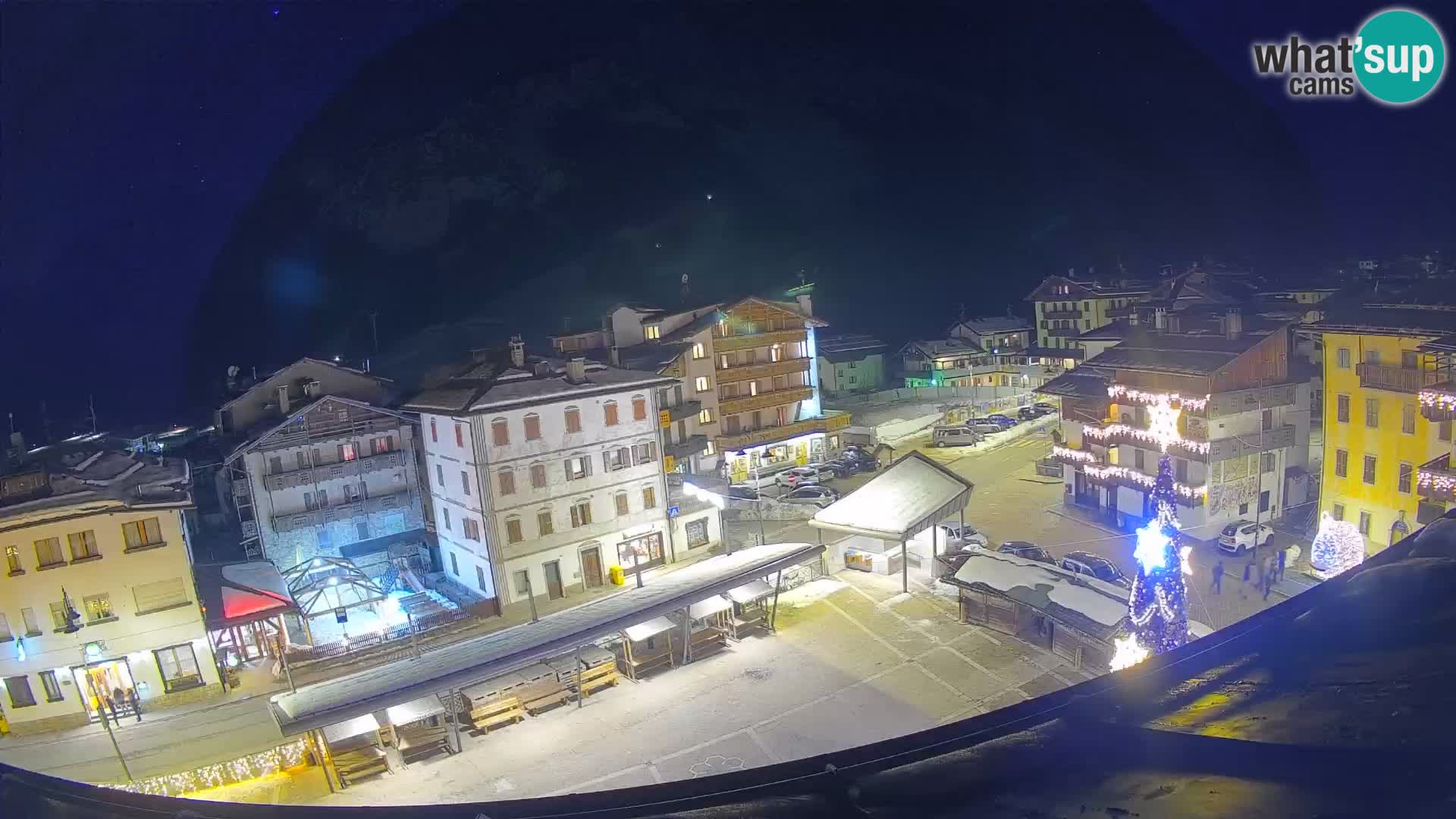 Plaza principal de Forni di Sopra