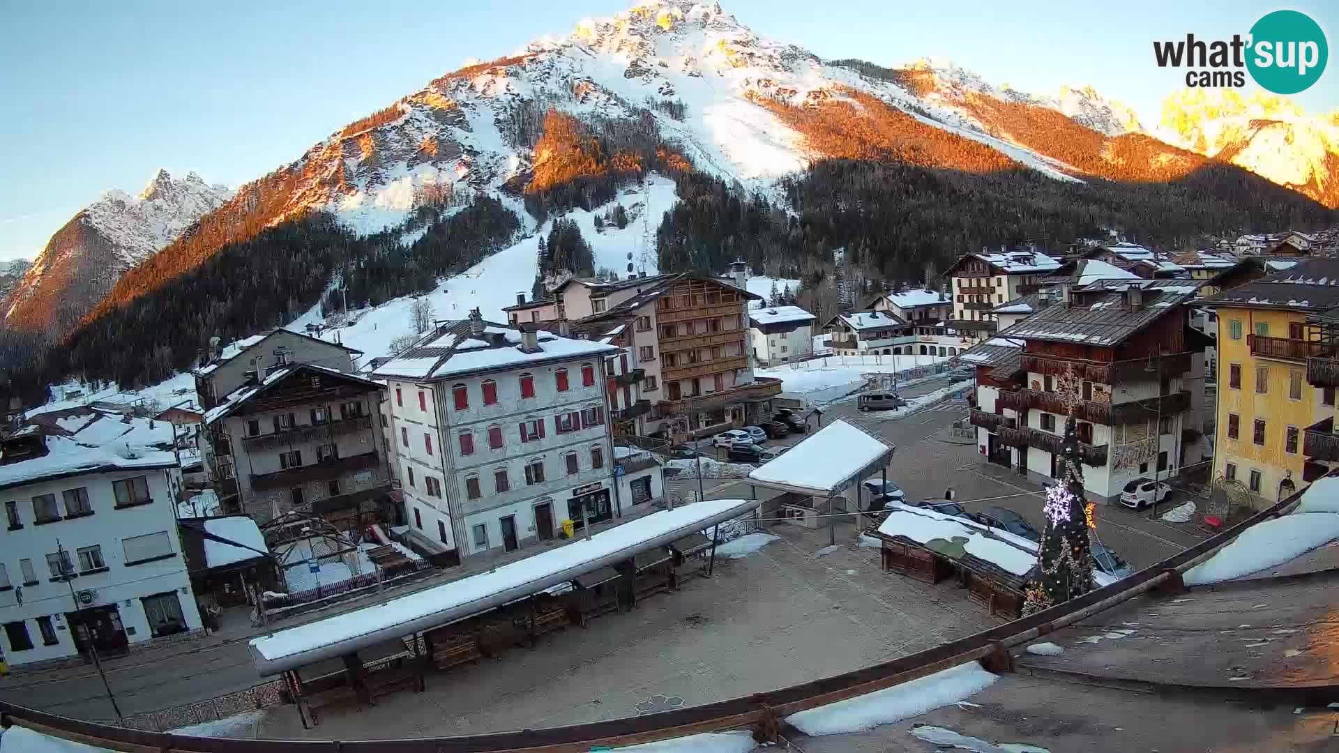 Piazza centrale di Forni di Sopra