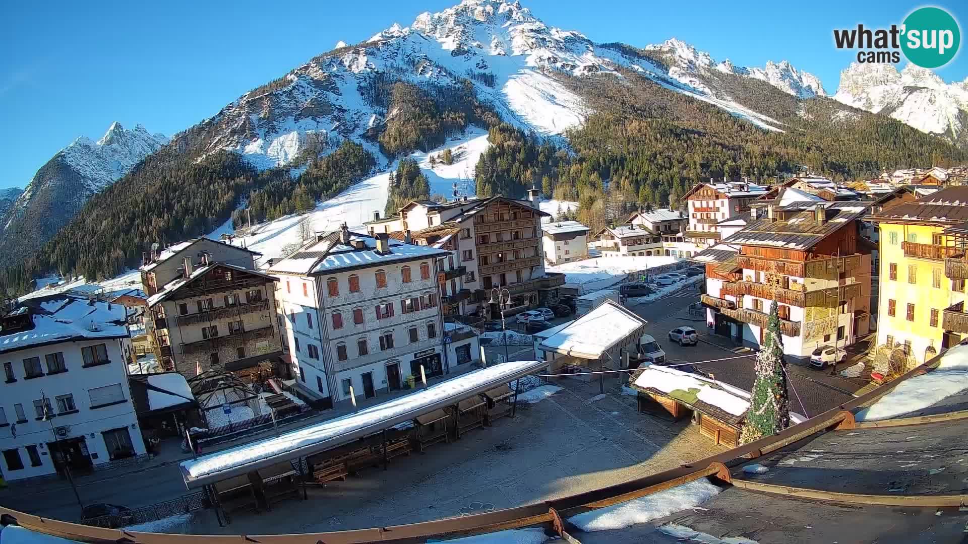 Plaza principal de Forni di Sopra