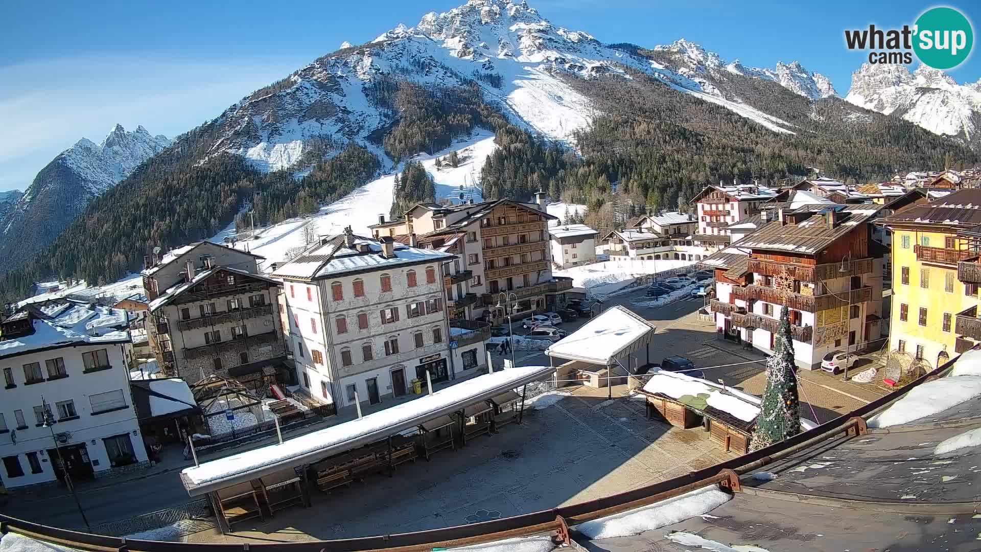 Piazza centrale di Forni di Sopra