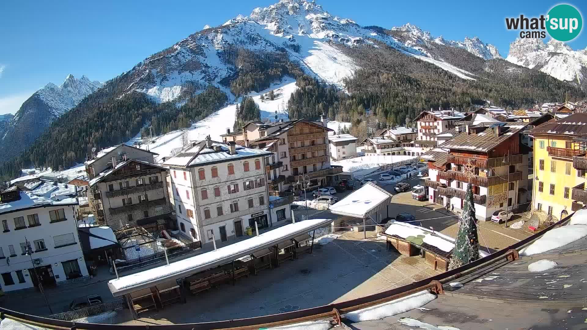 Plaza principal de Forni di Sopra