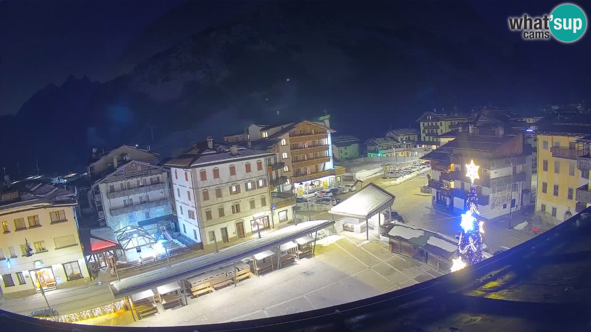 Piazza centrale di Forni di Sopra