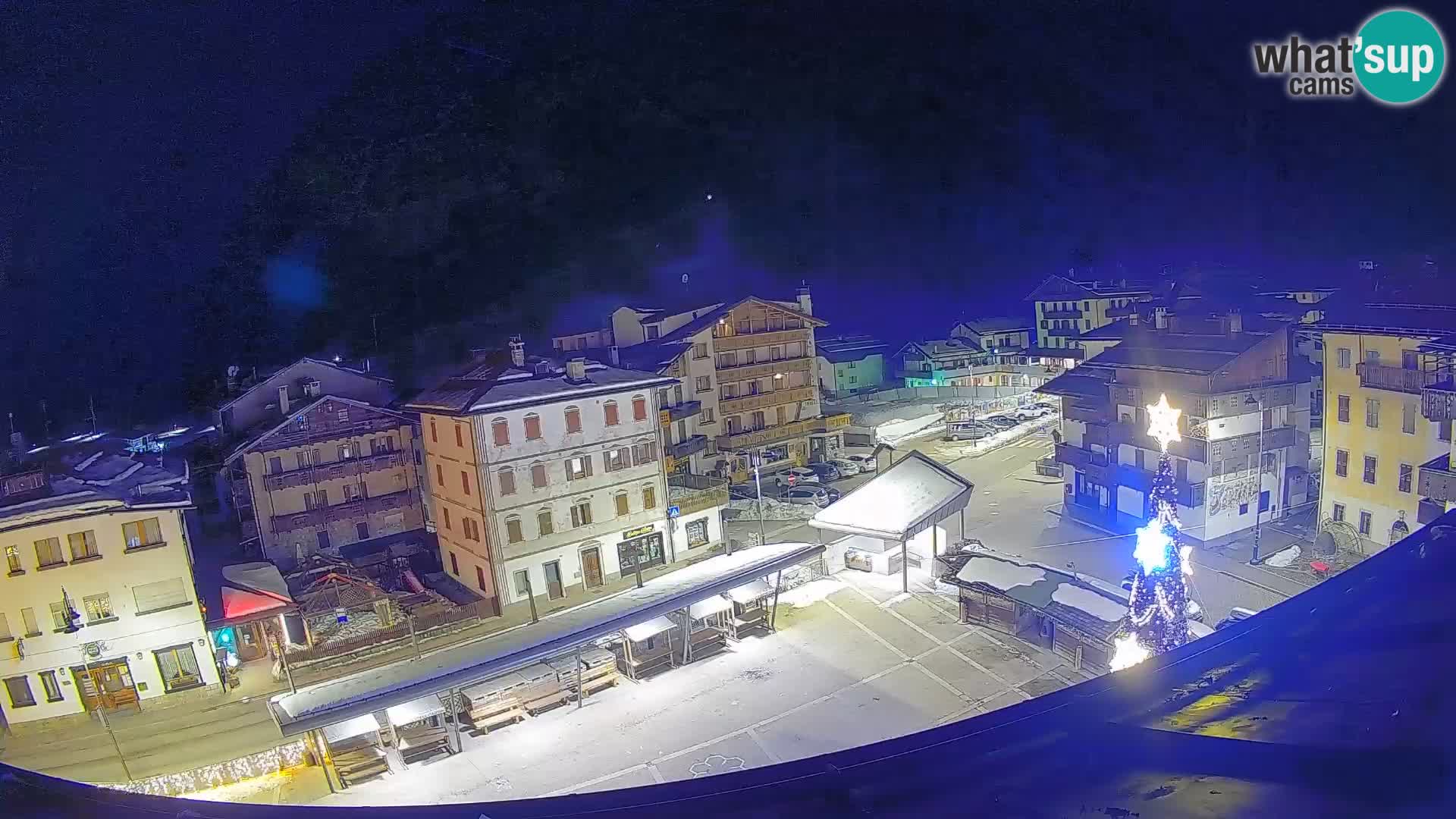 Plaza principal de Forni di Sopra