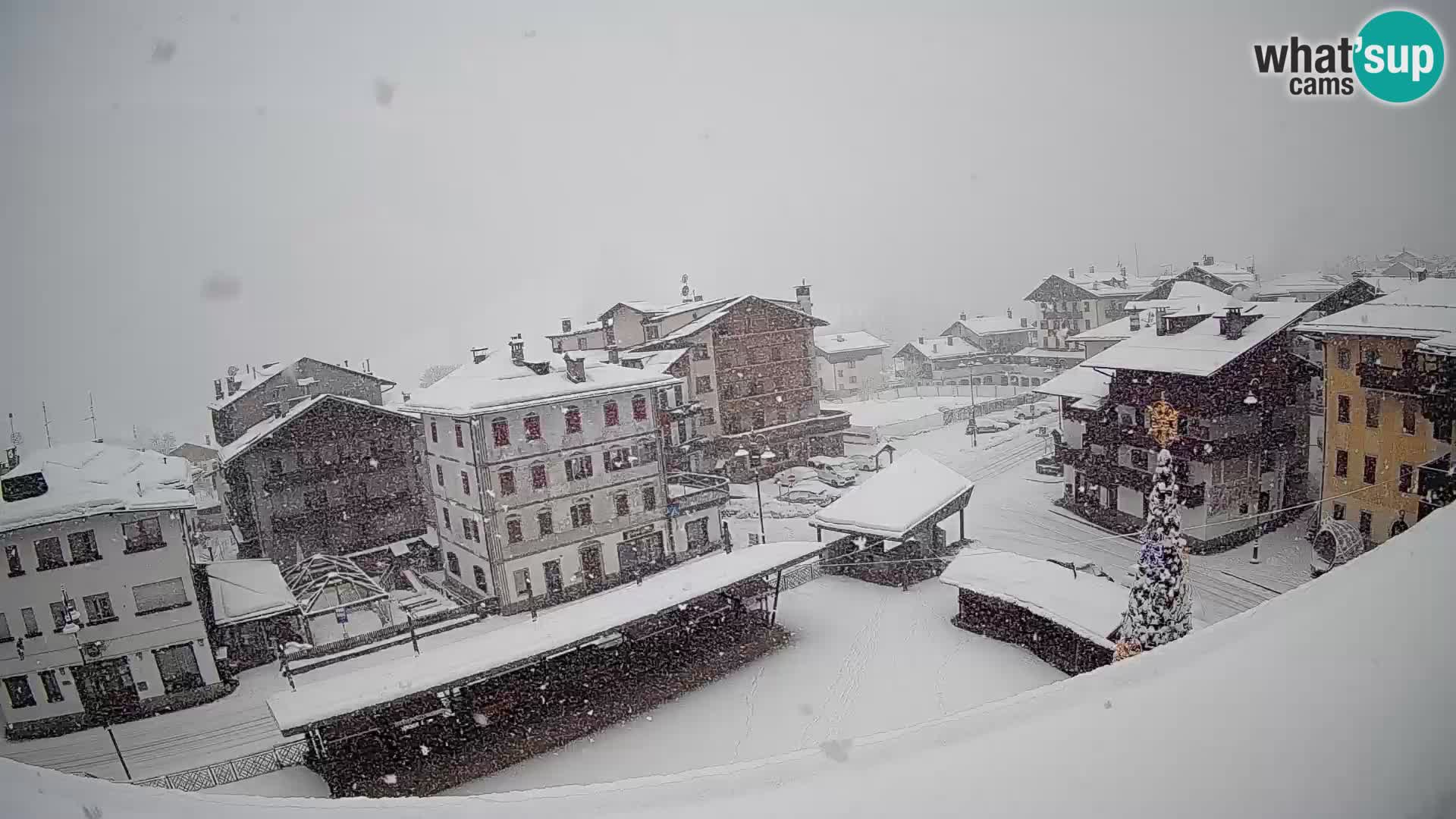 Piazza centrale di Forni di Sopra