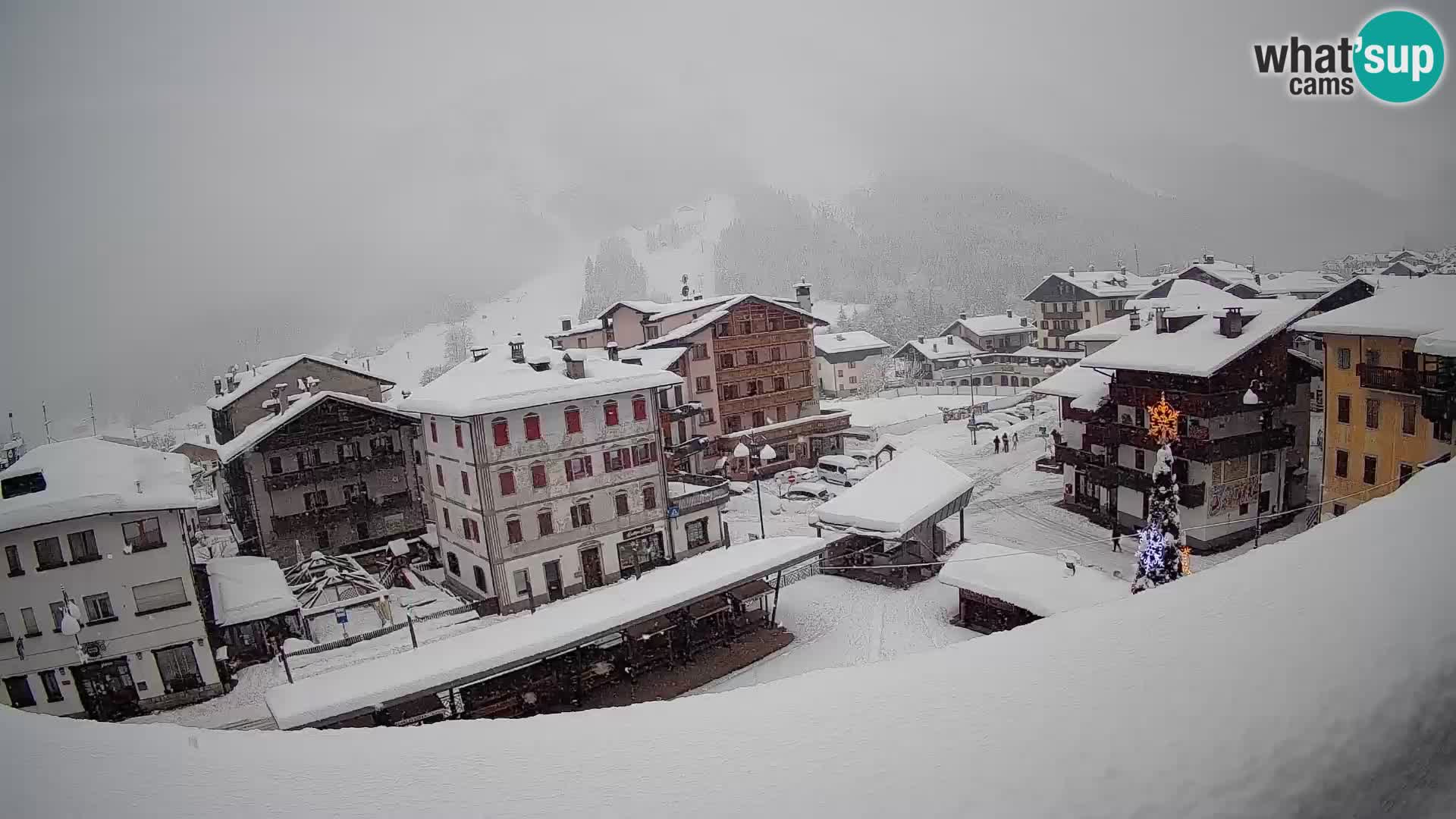 Piazza centrale di Forni di Sopra