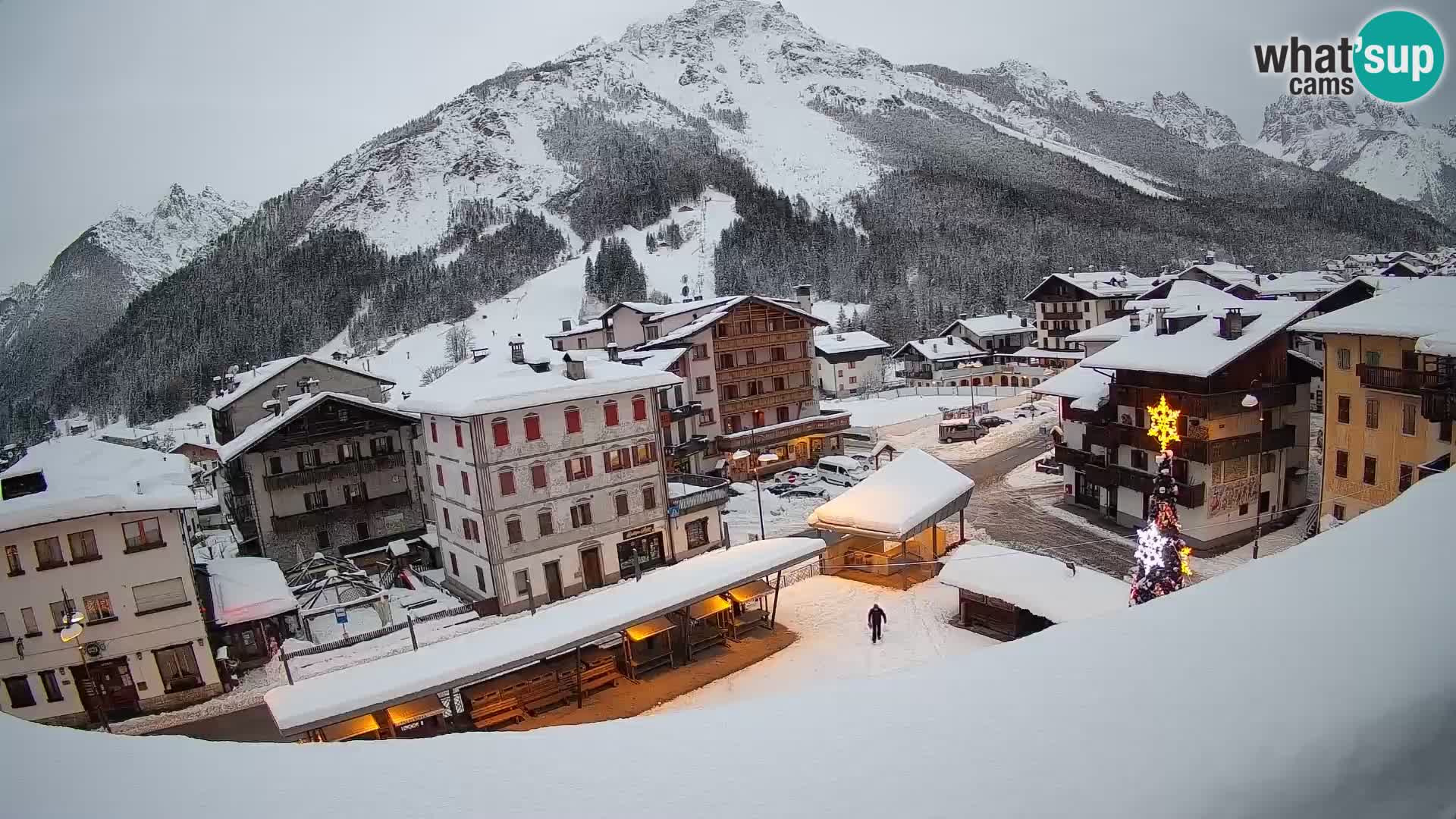 Piazza centrale di Forni di Sopra