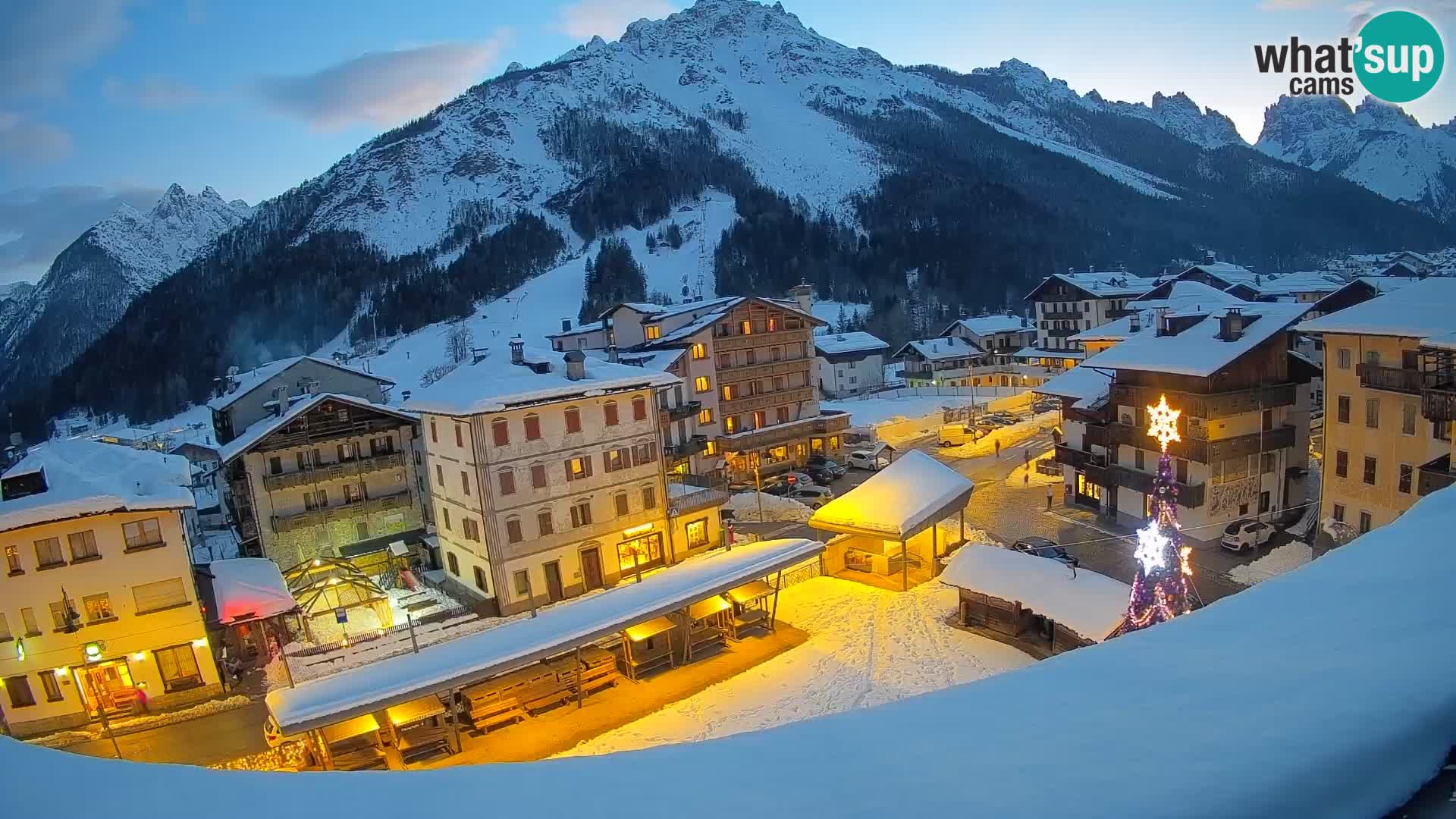 Piazza centrale di Forni di Sopra
