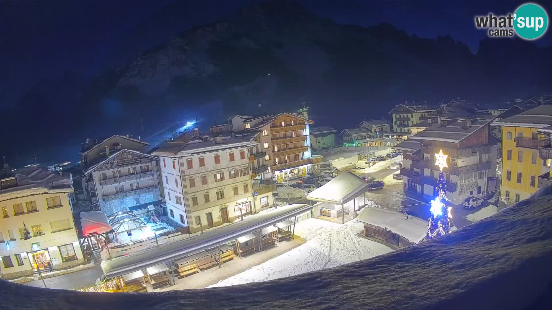 Piazza centrale di Forni di Sopra