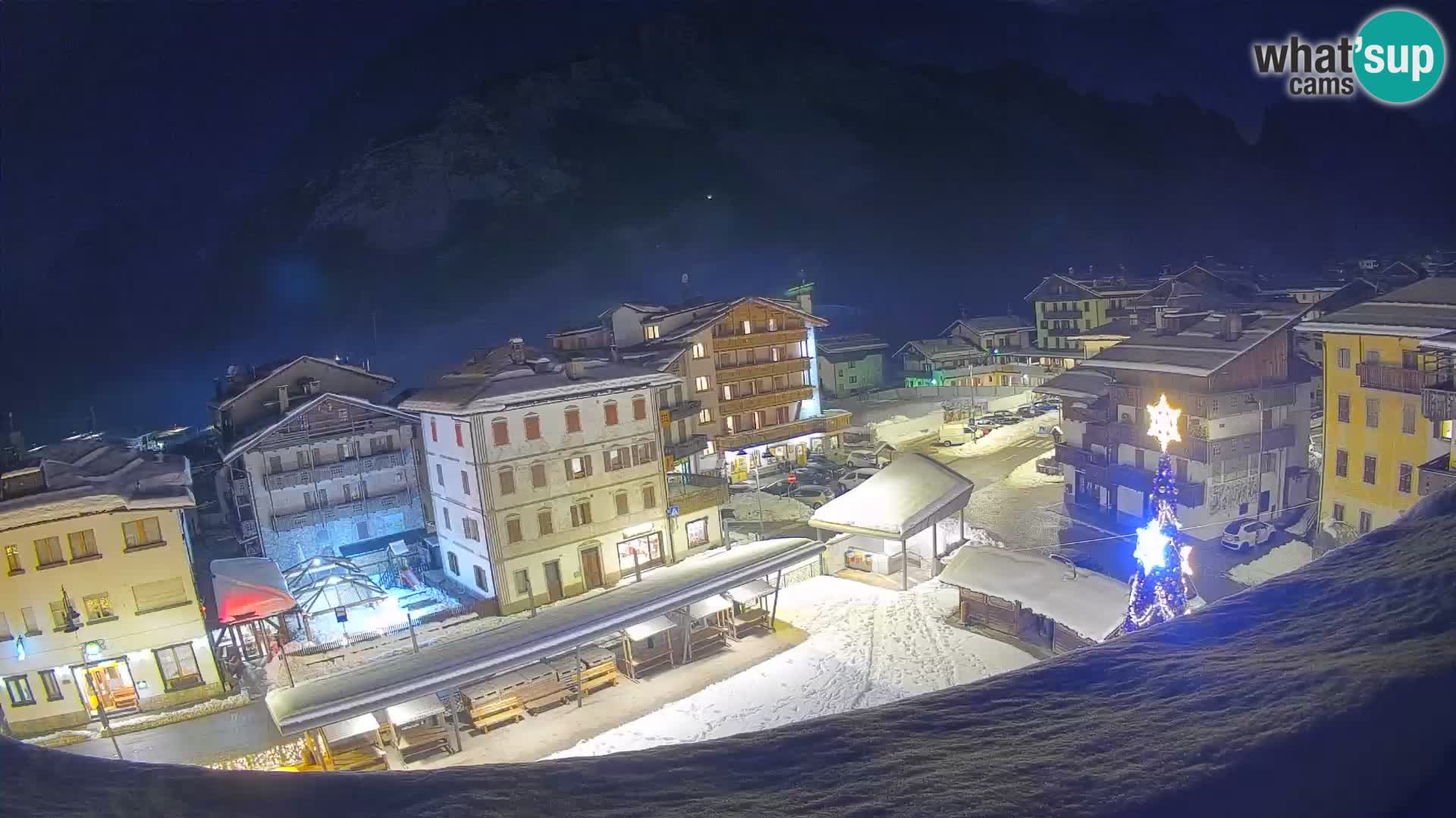 Piazza centrale di Forni di Sopra