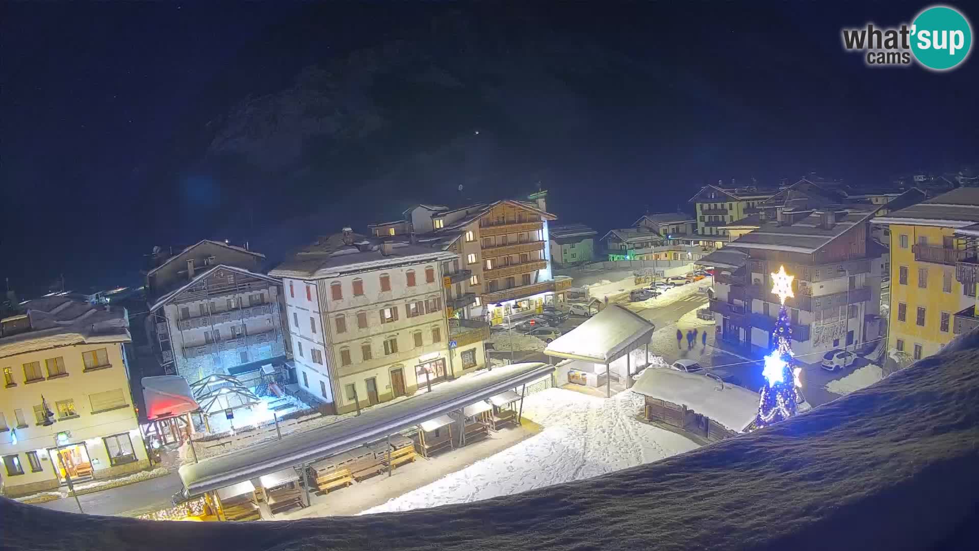 Piazza centrale di Forni di Sopra