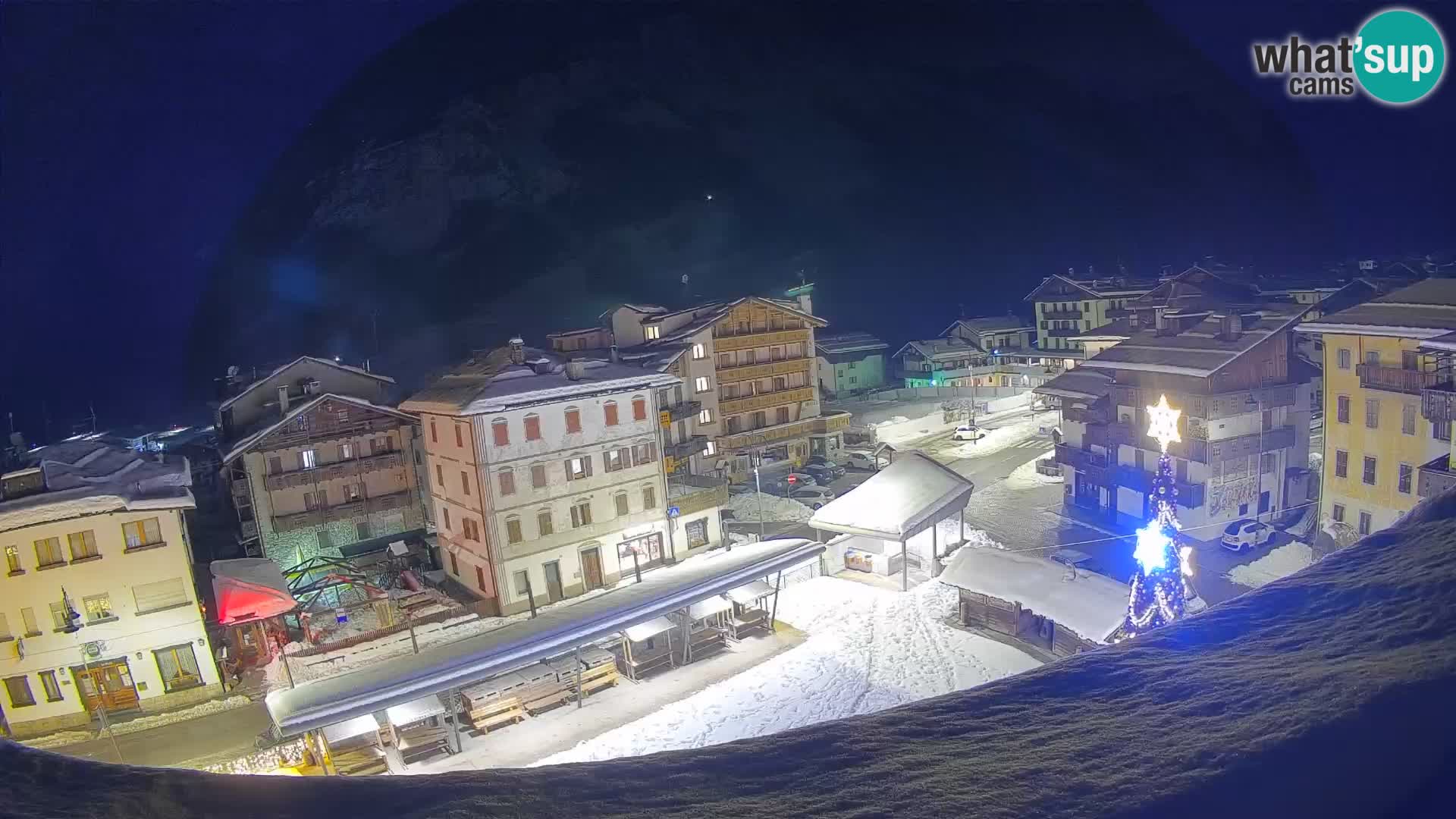 Plaza principal de Forni di Sopra