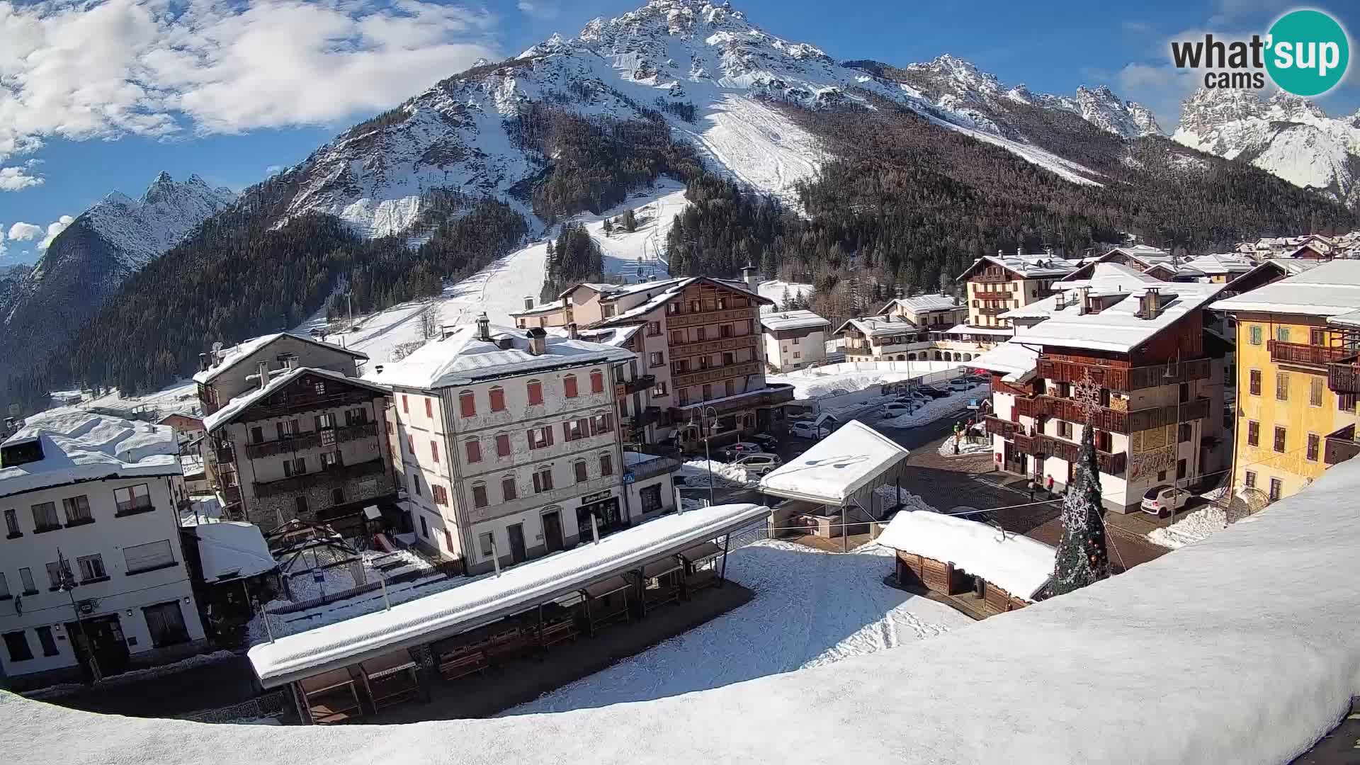 Piazza centrale di Forni di Sopra