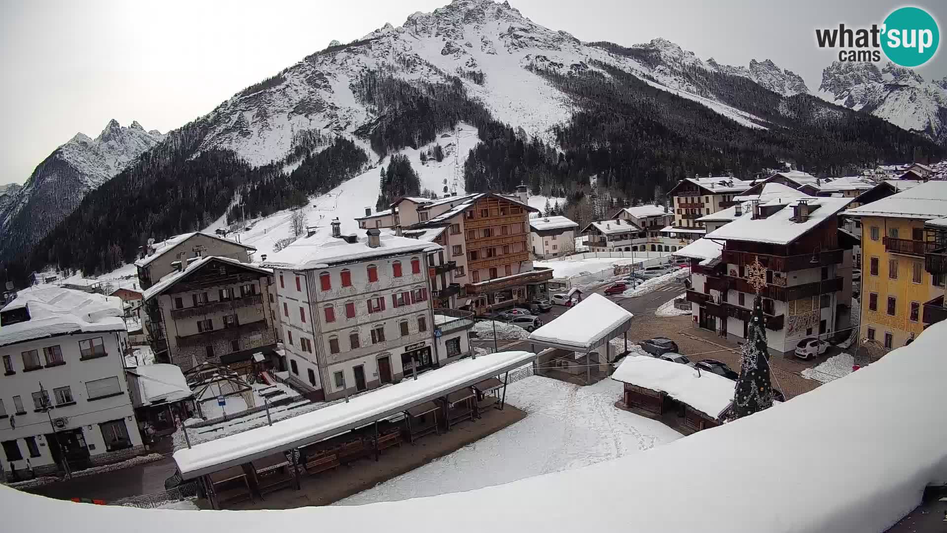 Plaza principal de Forni di Sopra