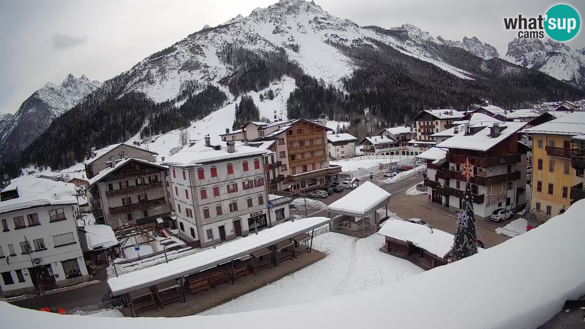 Piazza centrale di Forni di Sopra