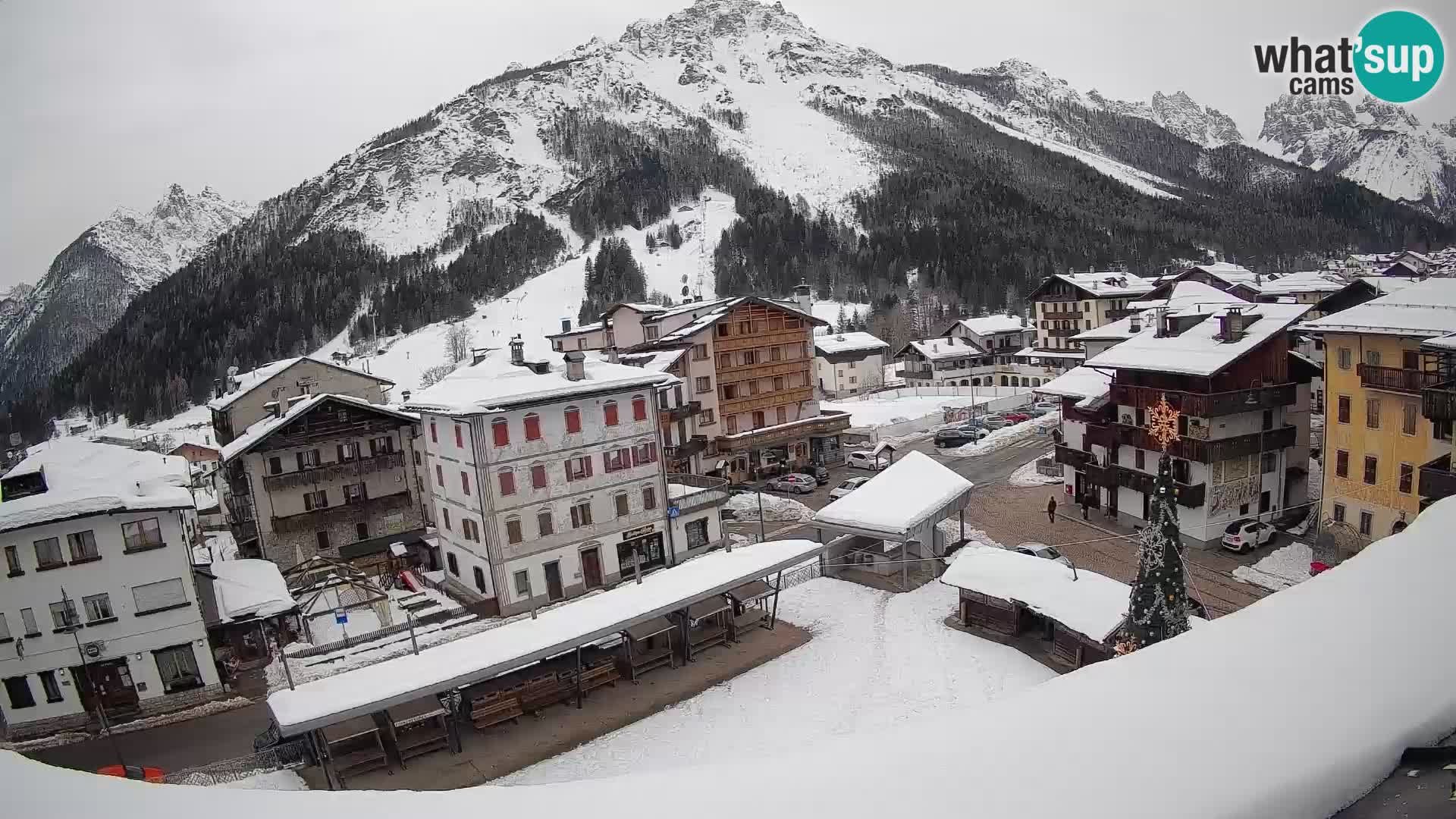Piazza centrale di Forni di Sopra