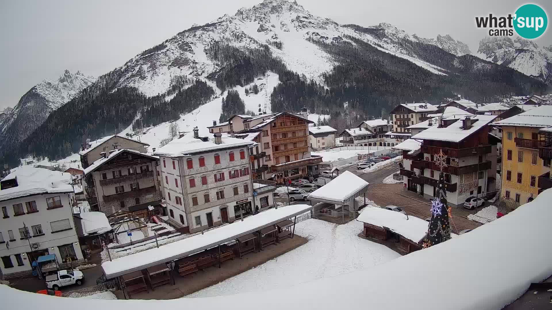 Piazza centrale di Forni di Sopra