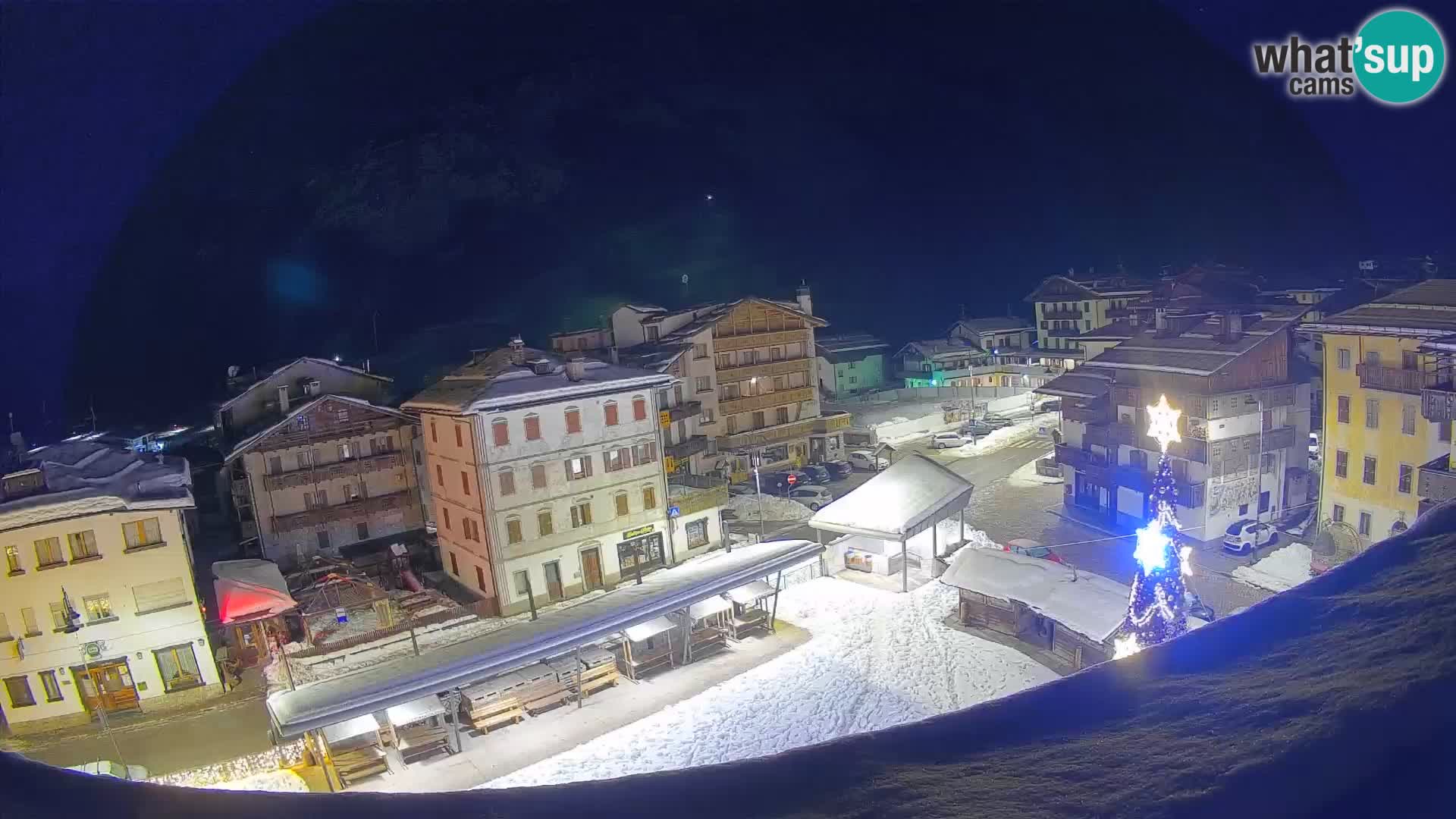 Plaza principal de Forni di Sopra